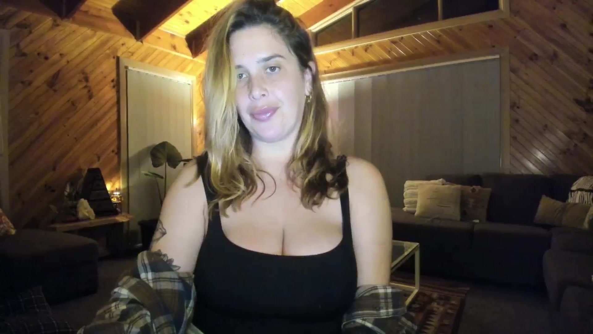 Gallery image thumbnail from HoneyTits_'s myfreecams stream on, 06/14/2024, 08:03 image 18 of 20