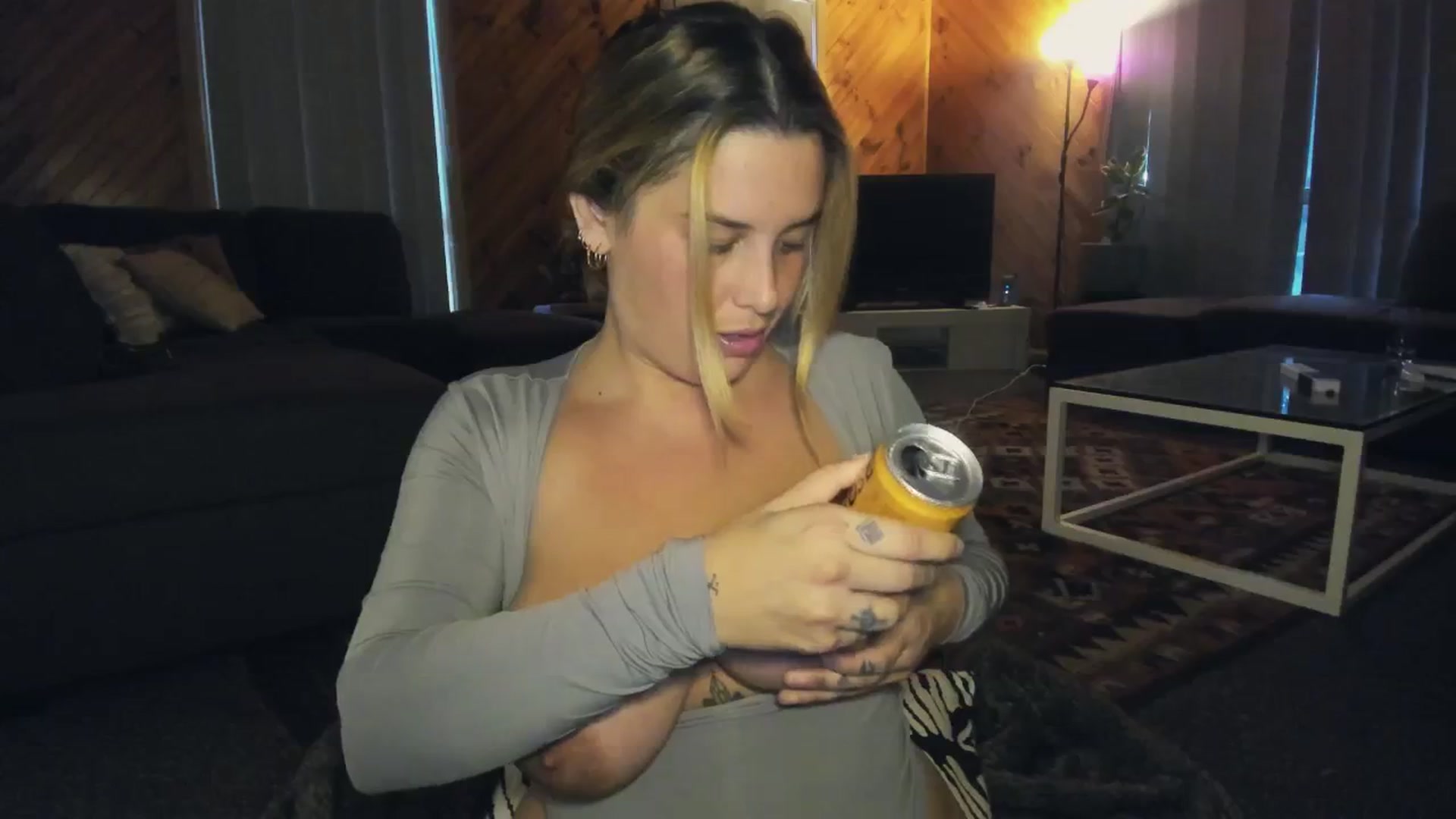Gallery image thumbnail from HoneyTits_'s myfreecams stream on, 06/16/2024, 07:54 image 4 of 20