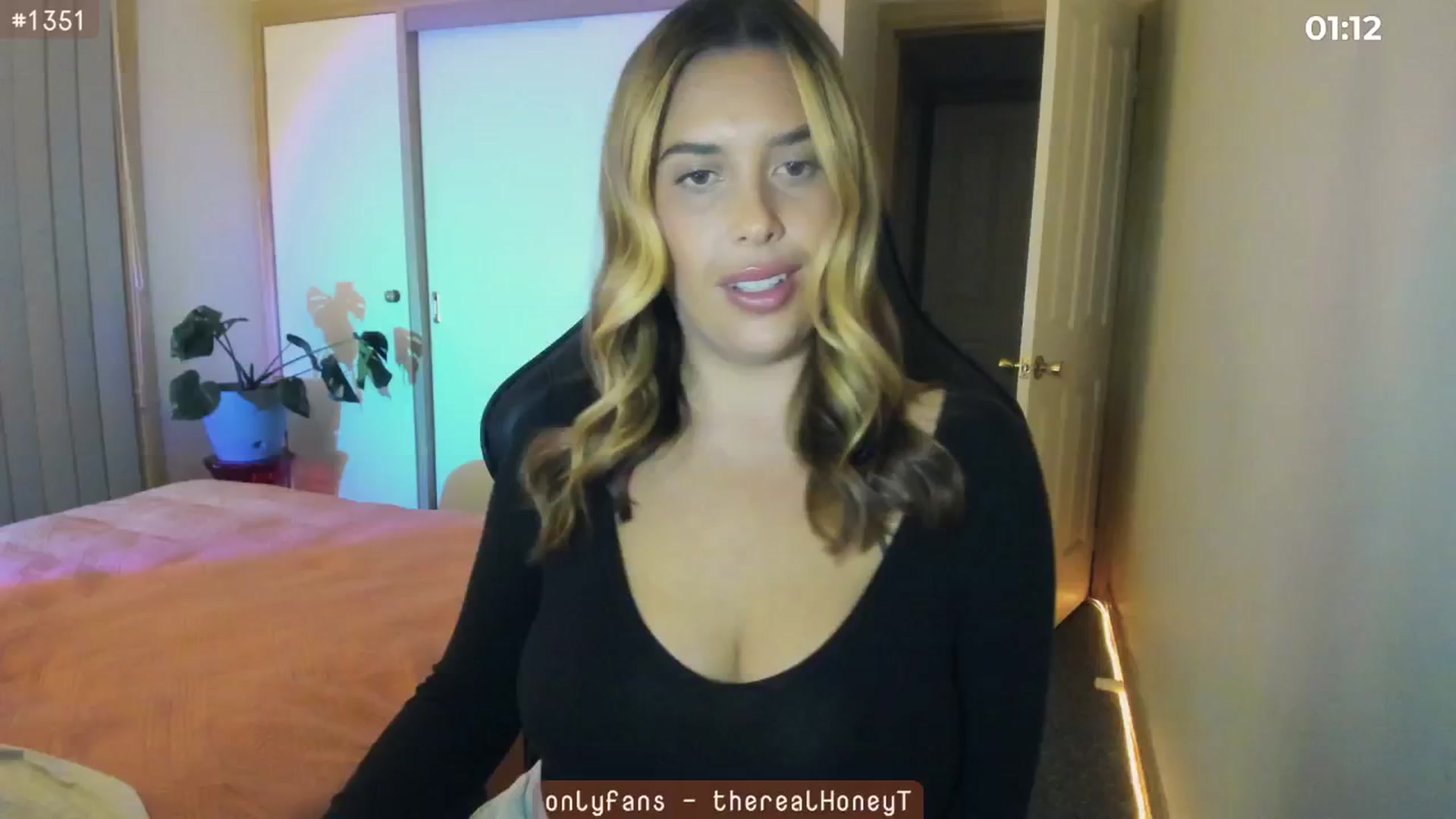 Gallery image thumbnail from HoneyTits_'s myfreecams stream on, 06/20/2024, 09:03 image 17 of 20