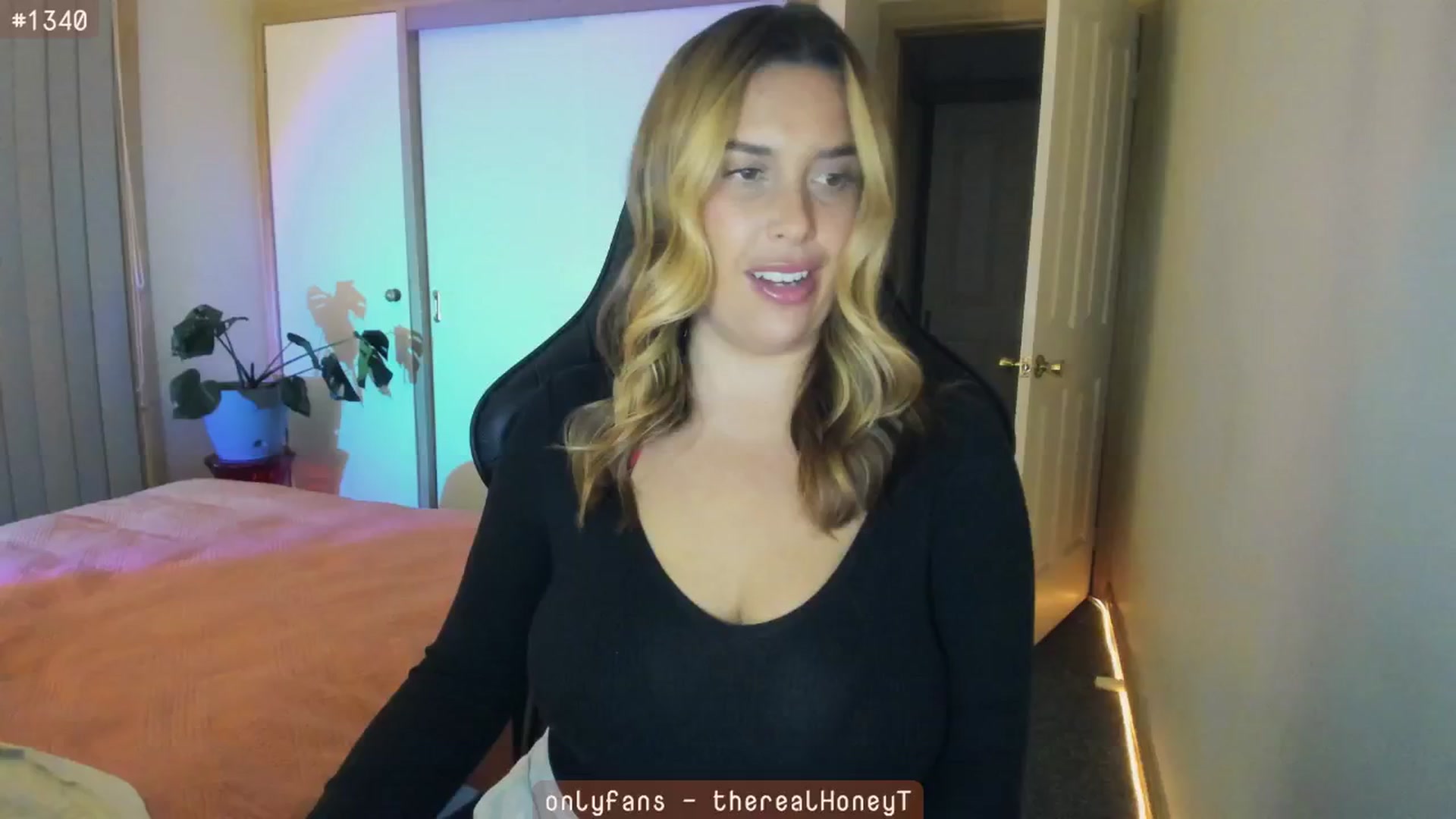 Gallery image thumbnail from HoneyTits_'s myfreecams stream on, 06/20/2024, 09:03 image 19 of 20