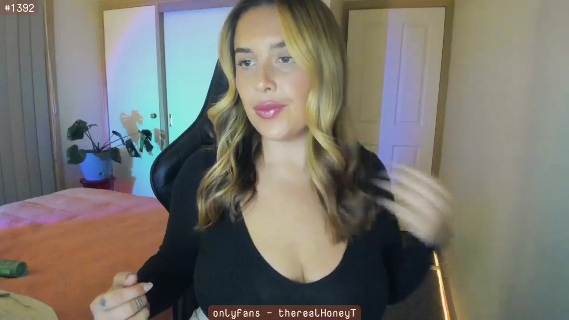 Gallery image thumbnail from HoneyTits_'s myfreecams stream on, 06/20/2024, 09:03 image 8 of 20