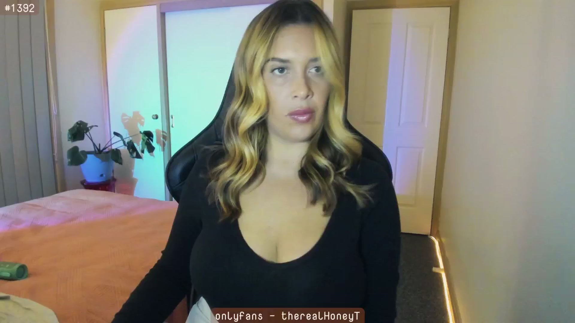 Gallery image thumbnail from HoneyTits_'s myfreecams stream on, 06/20/2024, 09:03 image 7 of 20