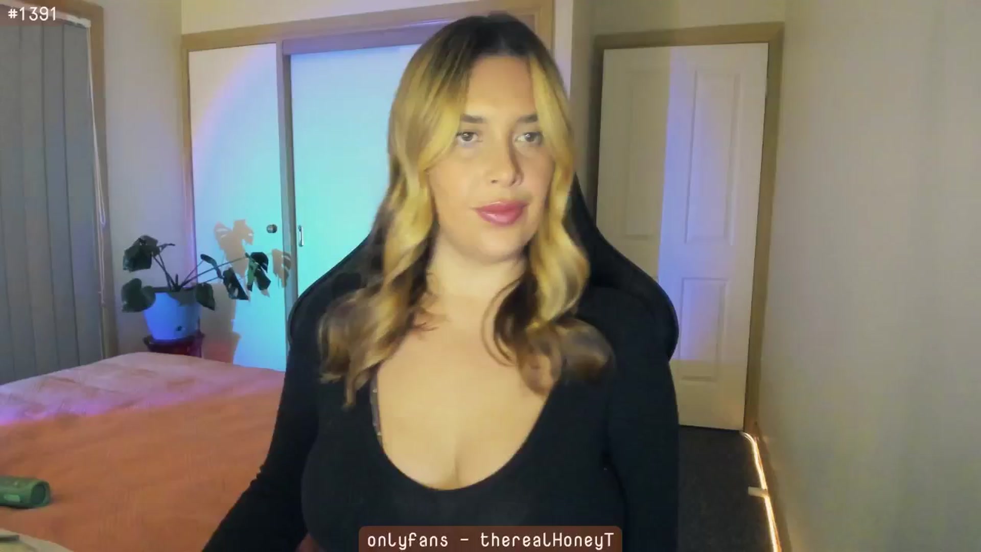 Gallery image thumbnail from HoneyTits_'s myfreecams stream on, 06/20/2024, 09:03 image 2 of 20