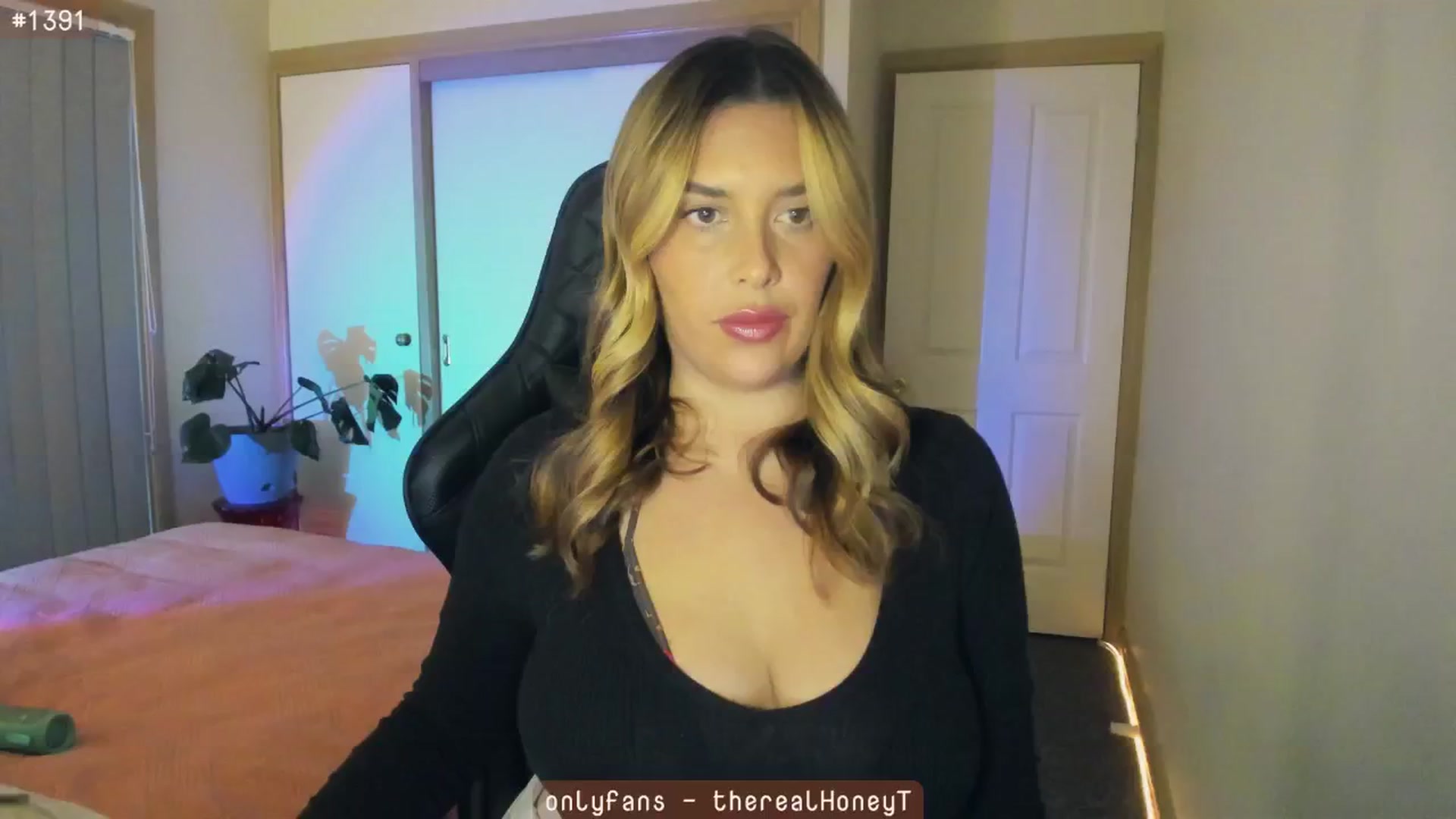 Gallery image thumbnail from HoneyTits_'s myfreecams stream on, 06/20/2024, 09:03 image 1 of 20