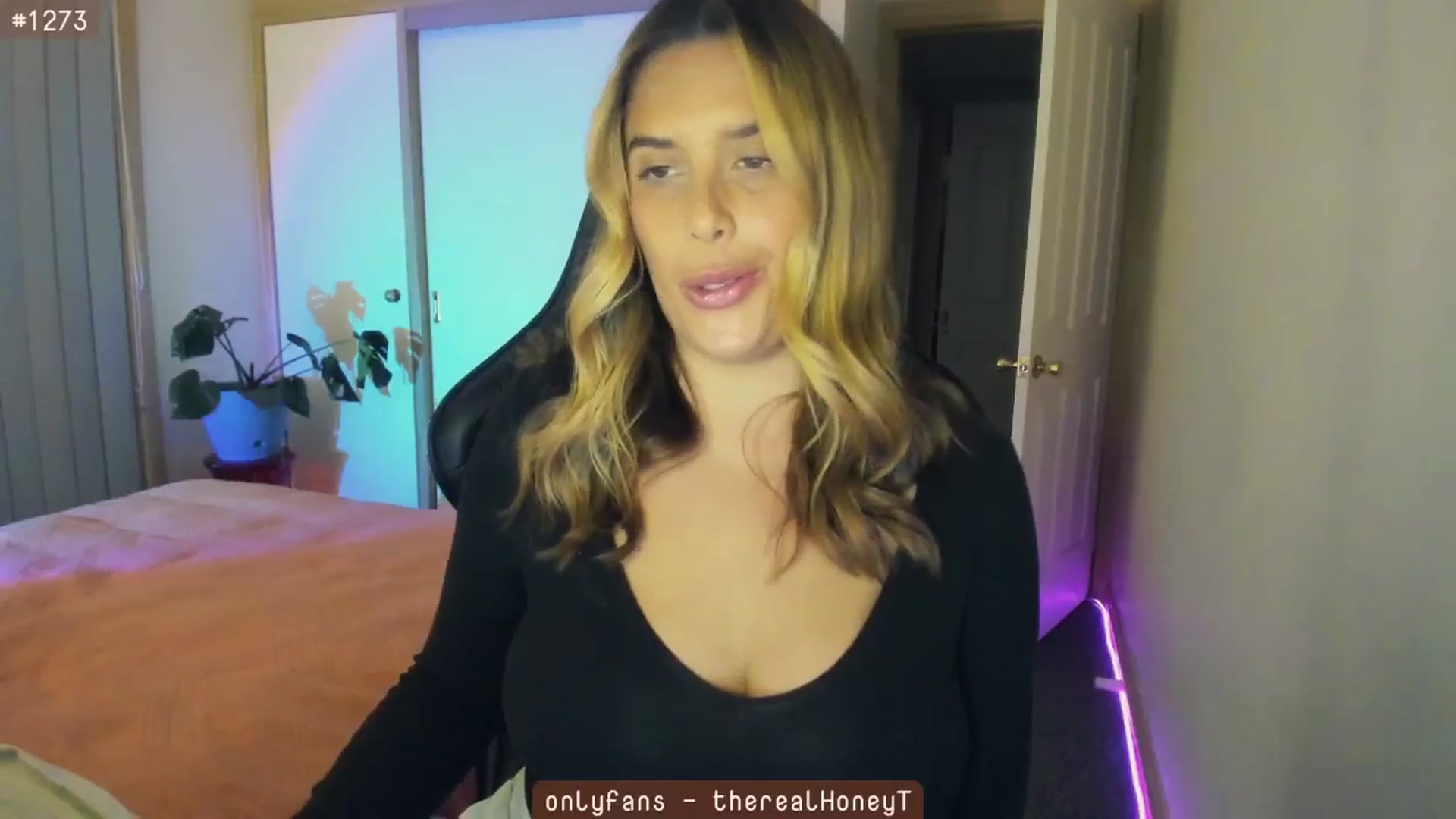 Gallery image thumbnail from HoneyTits_'s myfreecams stream on, 06/20/2024, 11:01 image 9 of 20