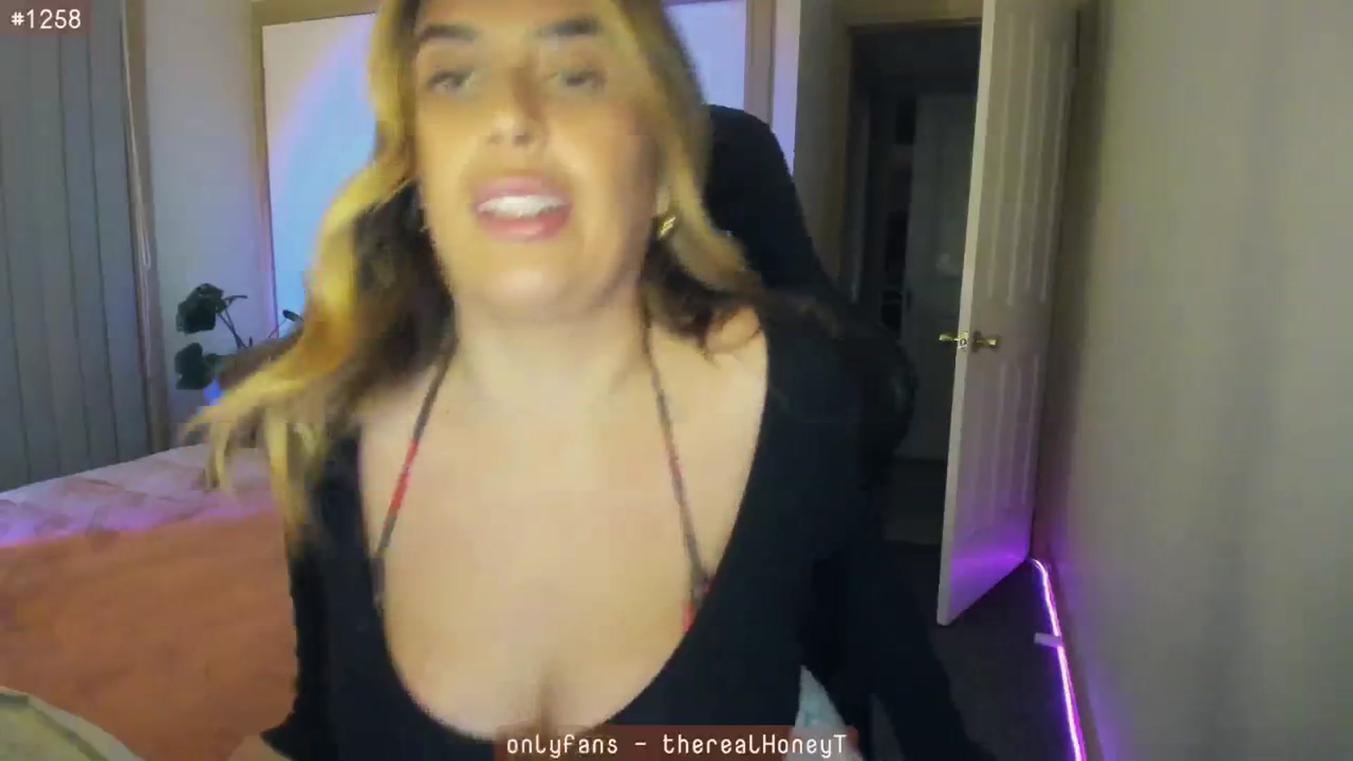 Gallery image thumbnail from HoneyTits_'s myfreecams stream on, 06/20/2024, 11:01 image 11 of 20
