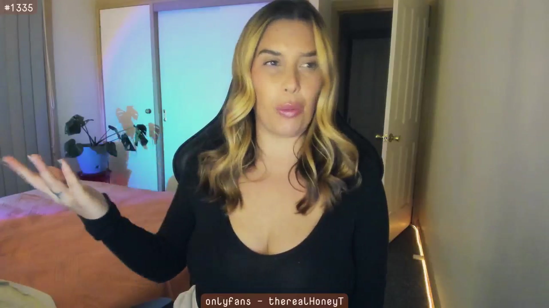 Gallery image thumbnail from HoneyTits_'s myfreecams stream on, 06/20/2024, 11:01 image 3 of 20