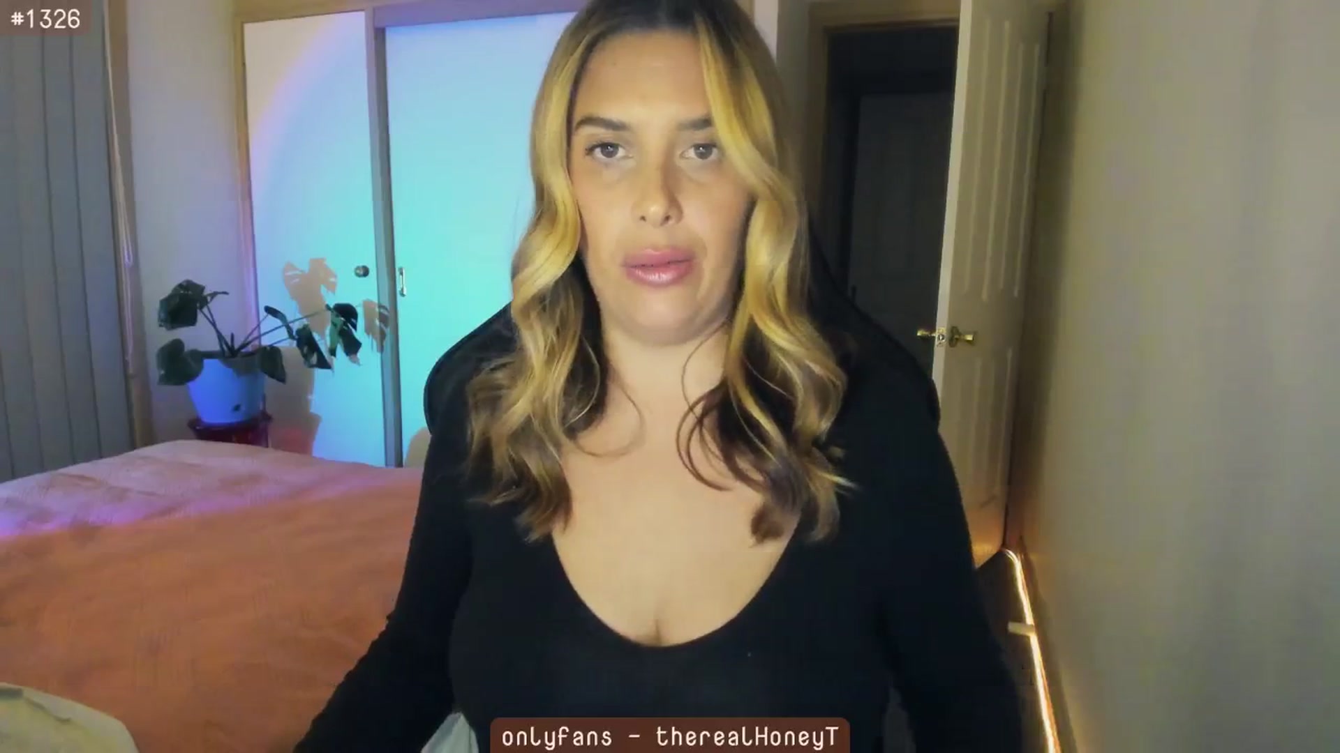 Gallery image thumbnail from HoneyTits_'s myfreecams stream on, 06/20/2024, 11:01 image 4 of 20