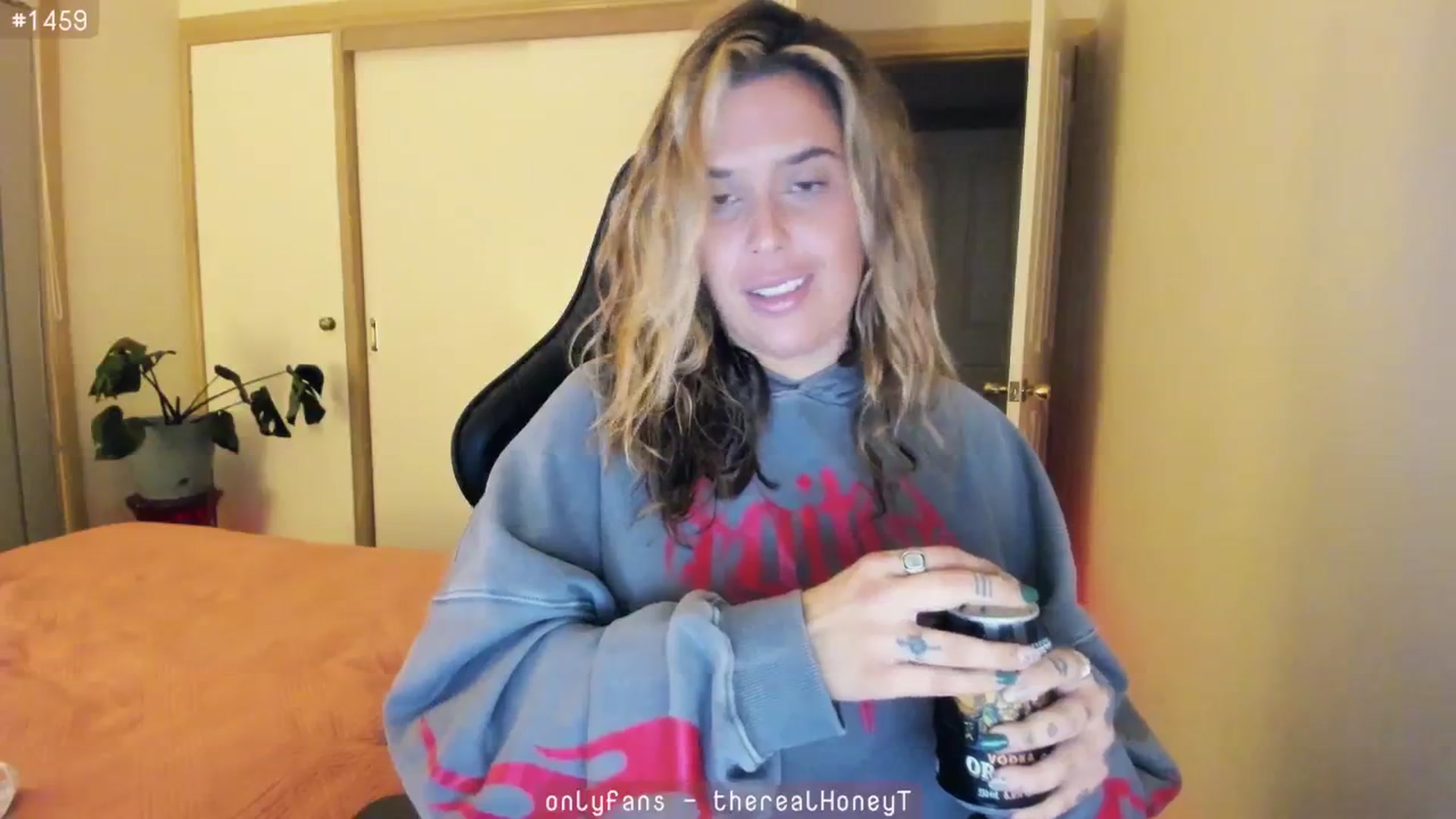 Gallery image thumbnail from HoneyTits_'s myfreecams stream on, 06/24/2024, 09:46 image 6 of 20