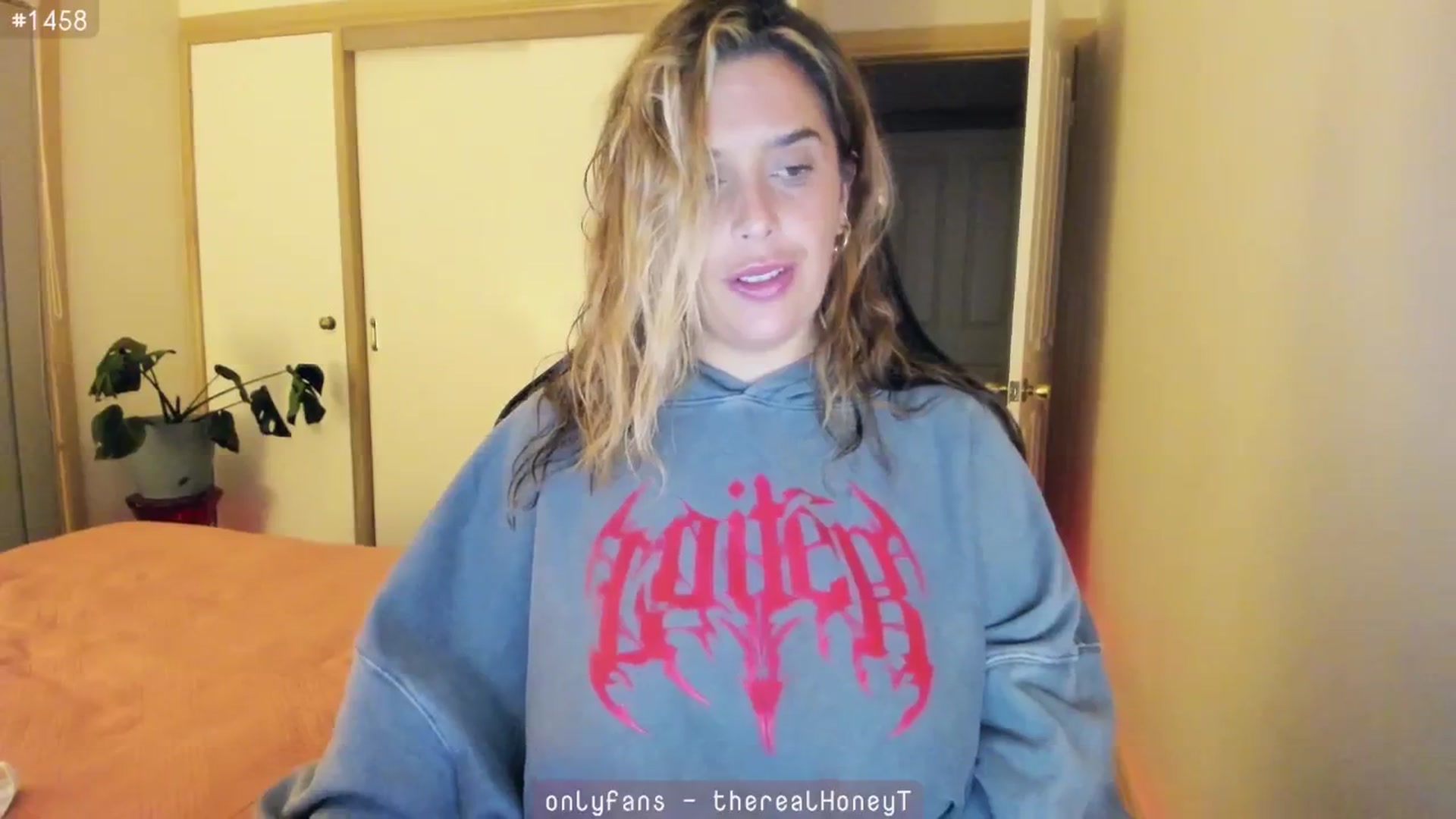 Gallery image thumbnail from HoneyTits_'s myfreecams stream on, 06/24/2024, 09:46 image 7 of 20