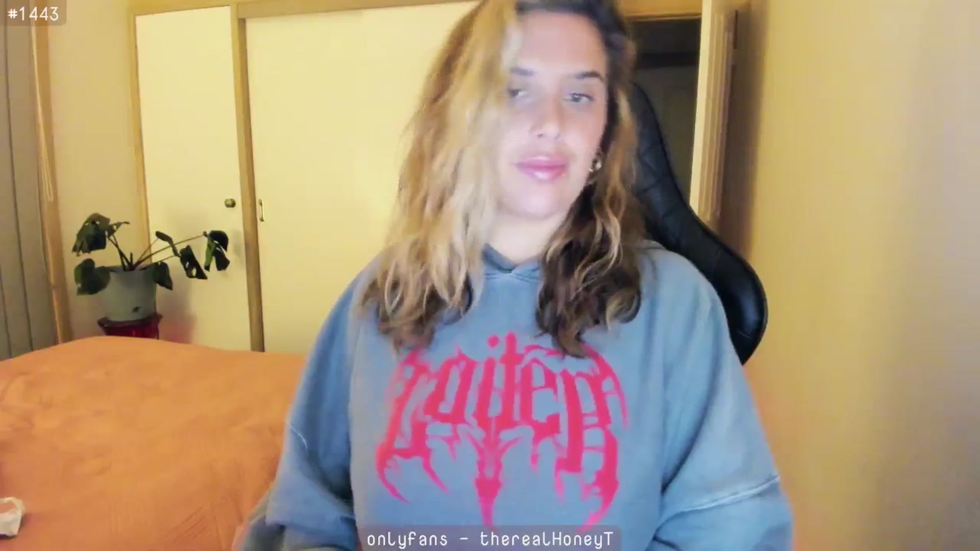 Gallery image thumbnail from HoneyTits_'s myfreecams stream on, 06/24/2024, 09:46 image 19 of 20