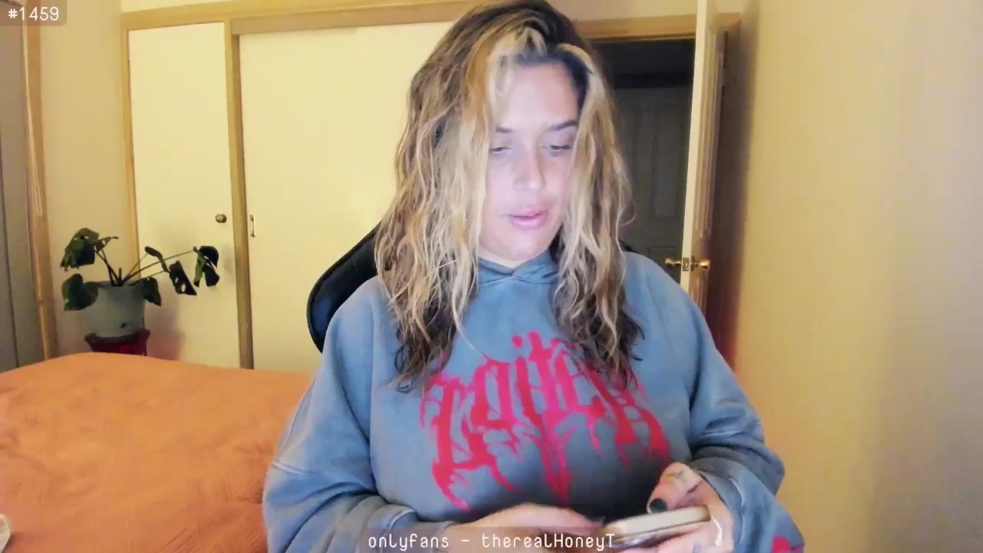 Gallery image thumbnail from HoneyTits_'s myfreecams stream on, 06/24/2024, 09:46 image 5 of 20