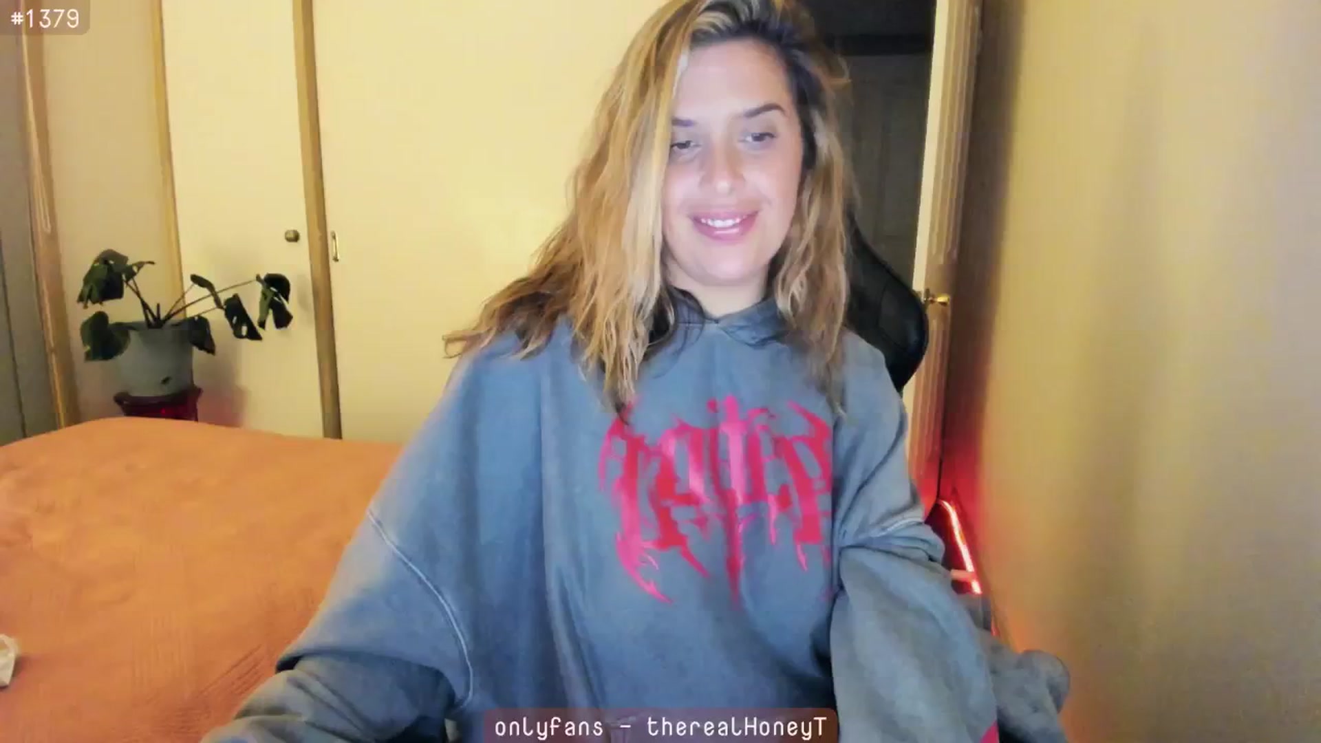 Gallery image thumbnail from HoneyTits_'s myfreecams stream on, 06/24/2024, 10:26 image 6 of 20