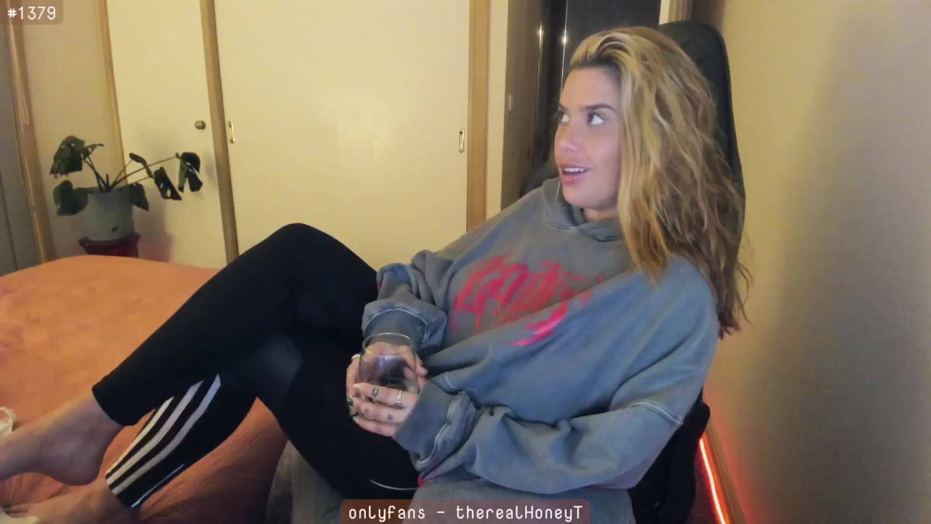 Gallery image thumbnail from HoneyTits_'s myfreecams stream on, 06/24/2024, 10:26 image 9 of 20