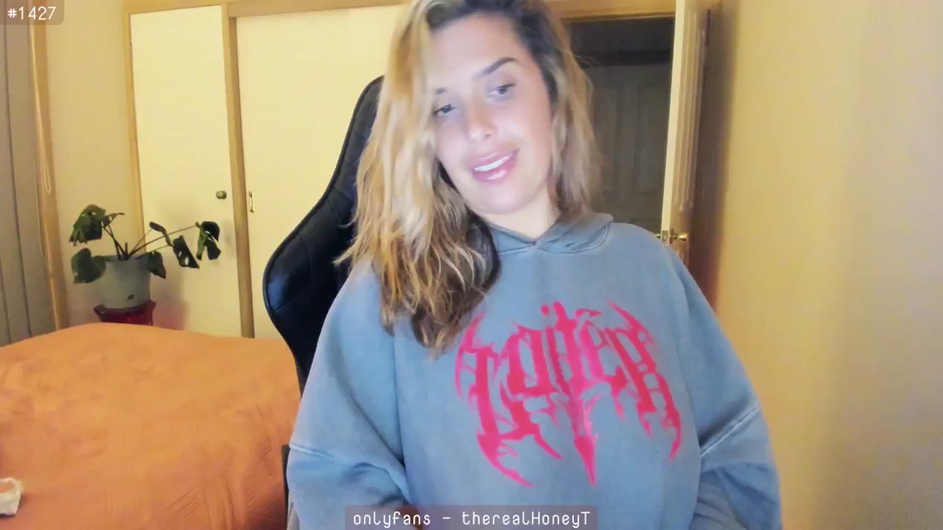Gallery image thumbnail from HoneyTits_'s myfreecams stream on, 06/24/2024, 10:26 image 2 of 20