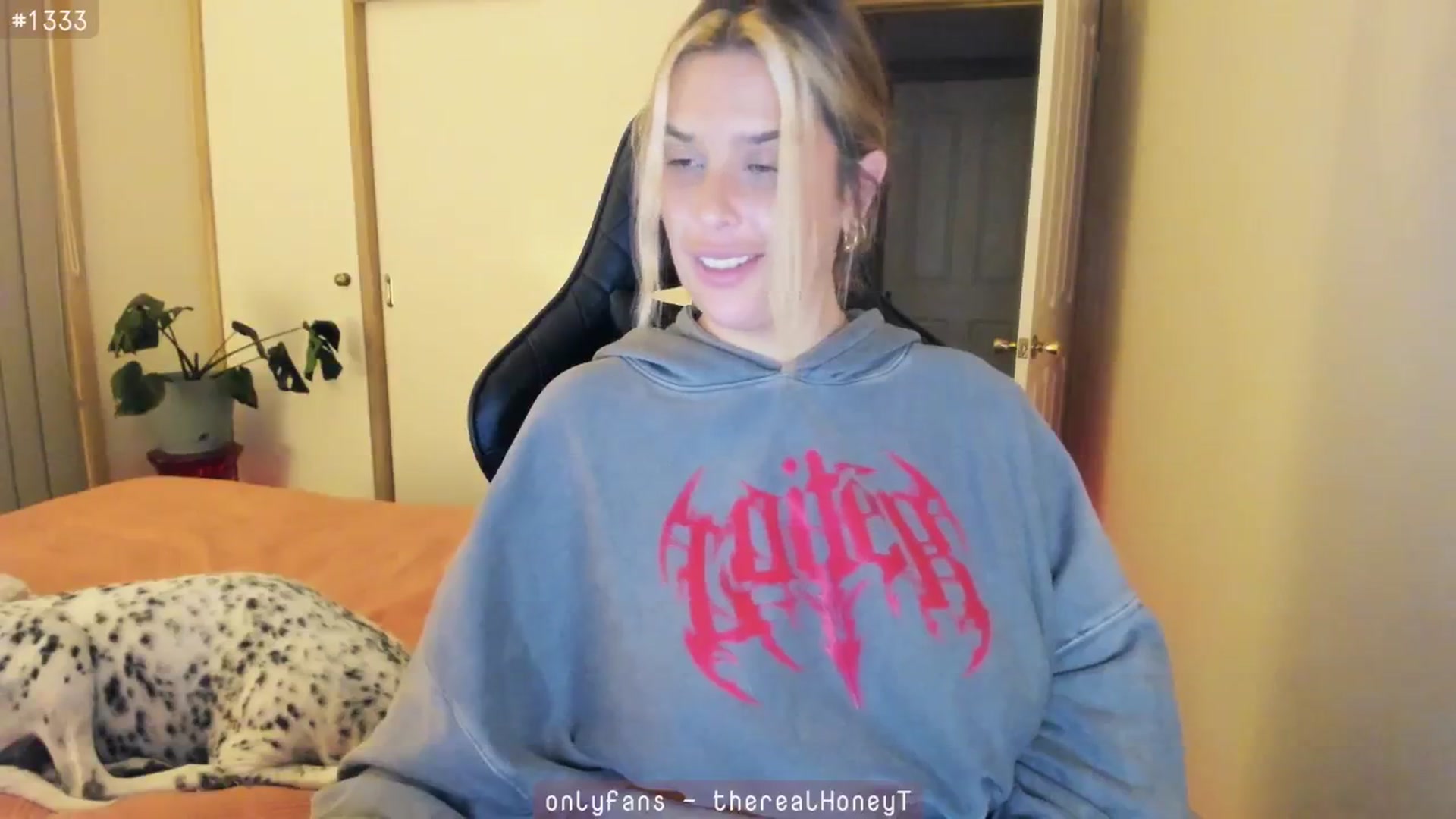 Gallery image thumbnail from HoneyTits_'s myfreecams stream on, 06/24/2024, 13:19 image 12 of 20