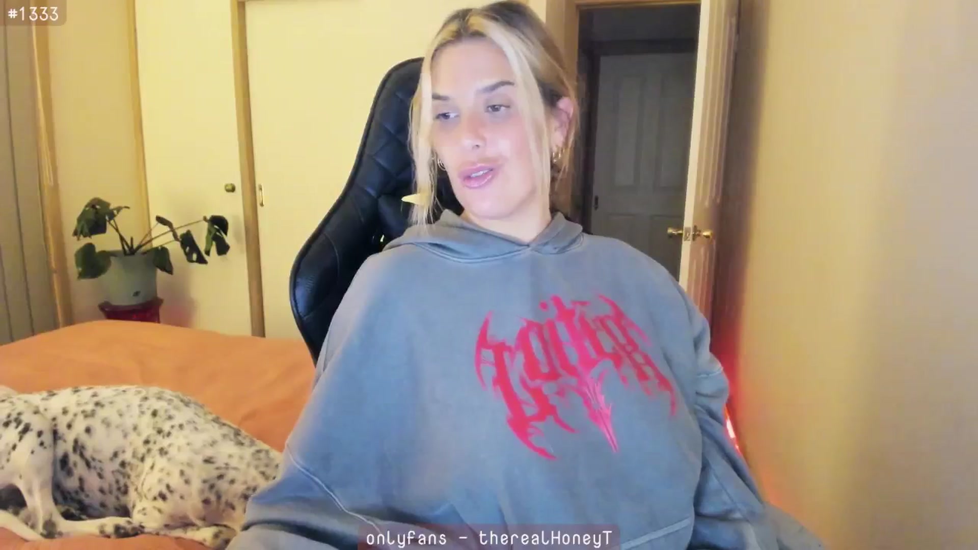 Gallery image thumbnail from HoneyTits_'s myfreecams stream on, 06/24/2024, 13:19 image 14 of 20