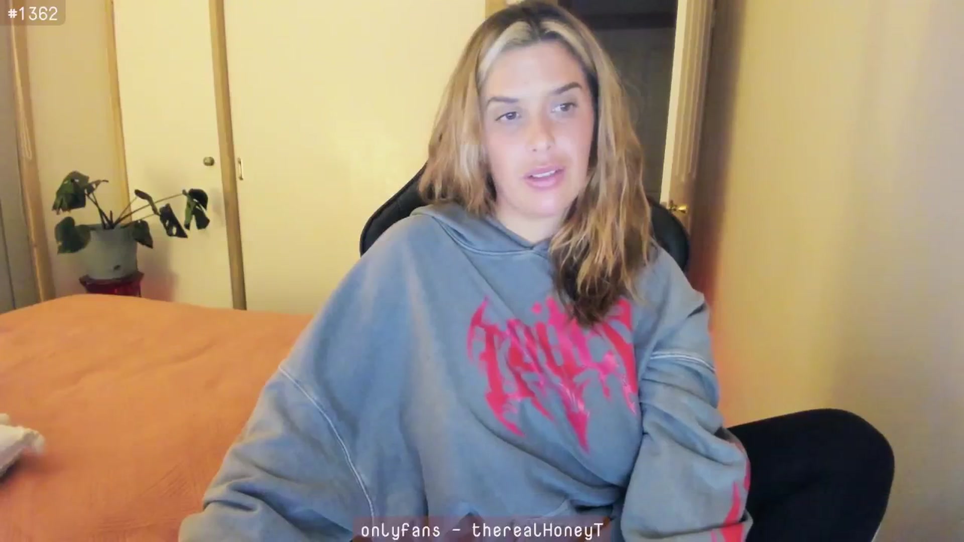 Gallery image thumbnail from HoneyTits_'s myfreecams stream on, 06/24/2024, 13:19 image 5 of 20