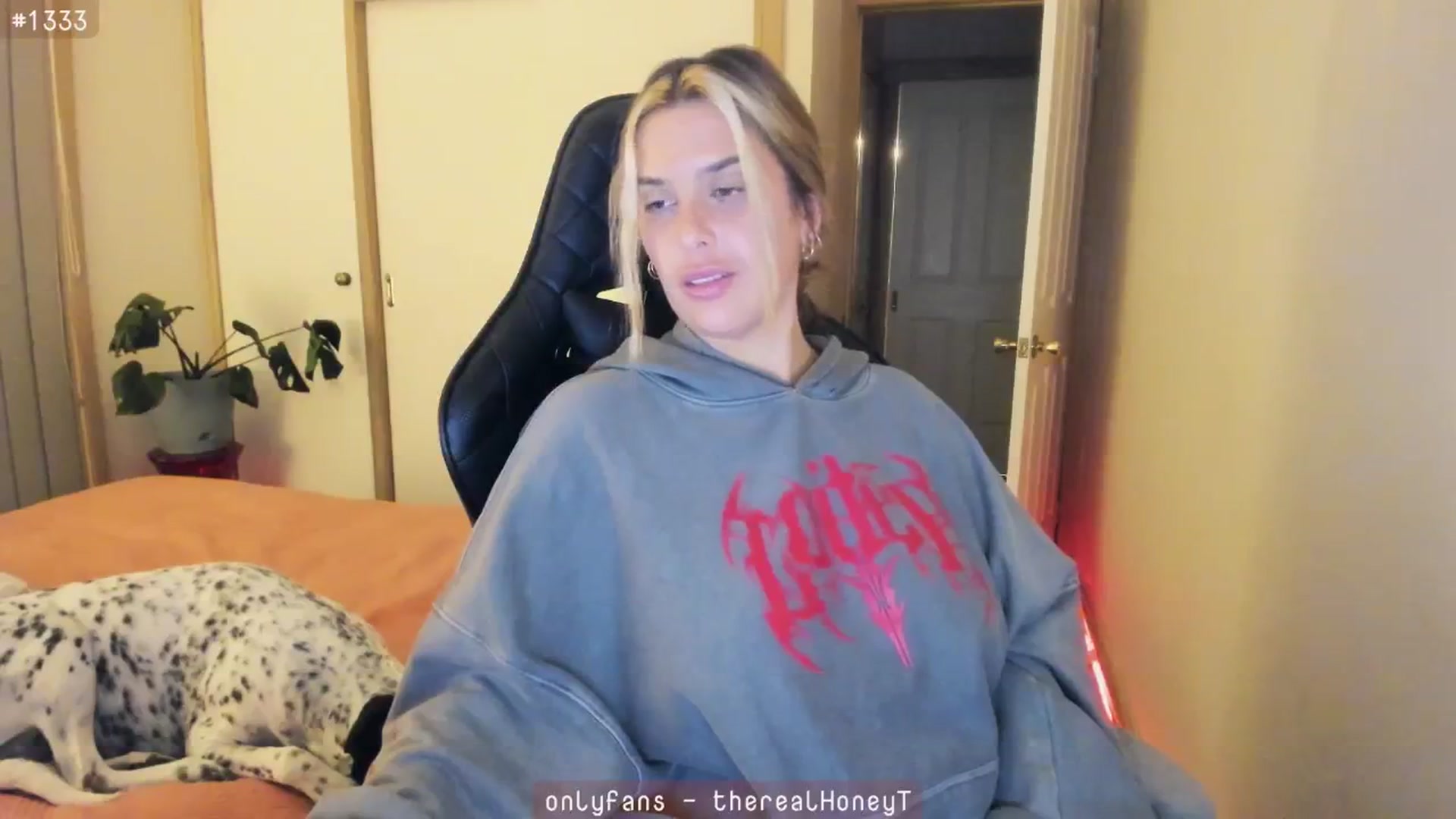 Gallery image thumbnail from HoneyTits_'s myfreecams stream on, 06/24/2024, 13:19 image 11 of 20