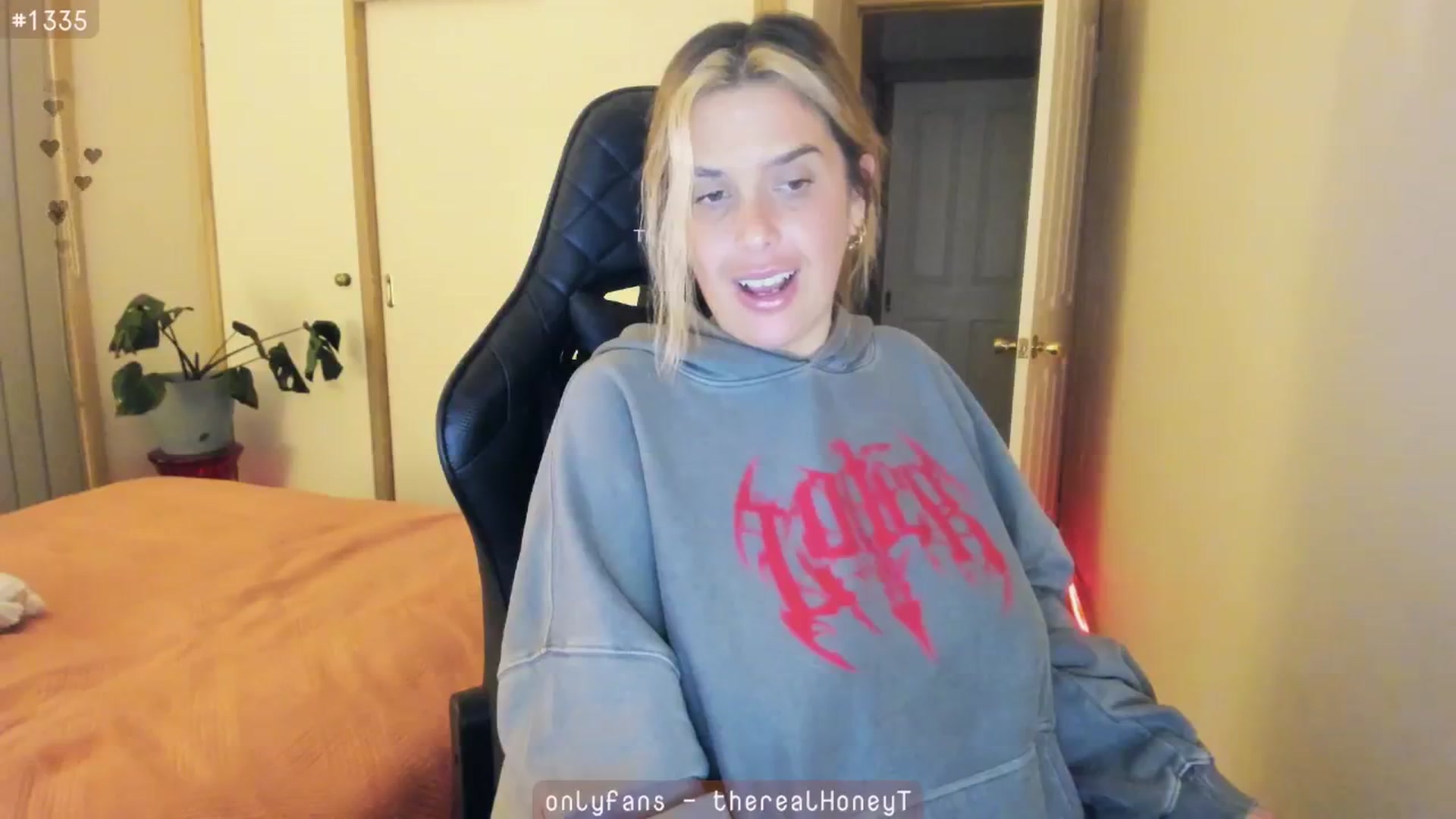 Gallery image thumbnail from HoneyTits_'s myfreecams stream on, 06/24/2024, 13:19 image 16 of 20