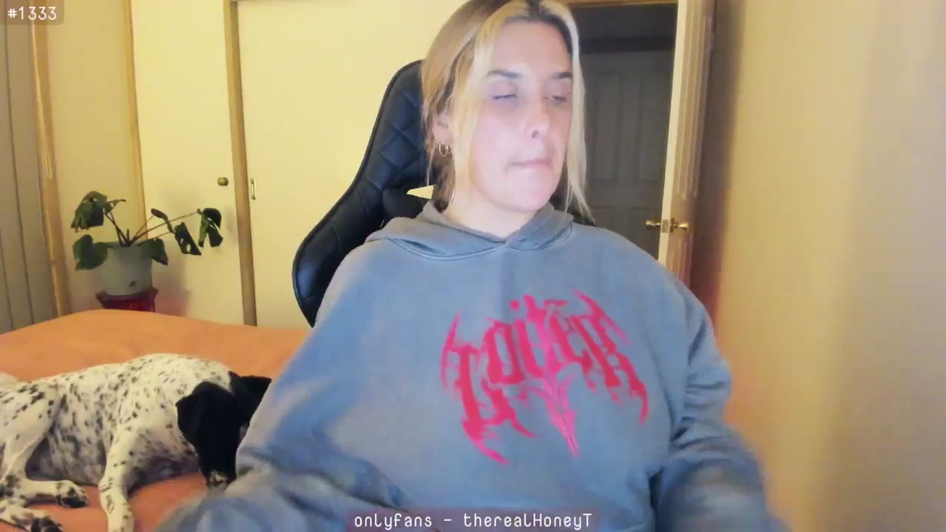 Gallery image thumbnail from HoneyTits_'s myfreecams stream on, 06/24/2024, 13:19 image 13 of 20