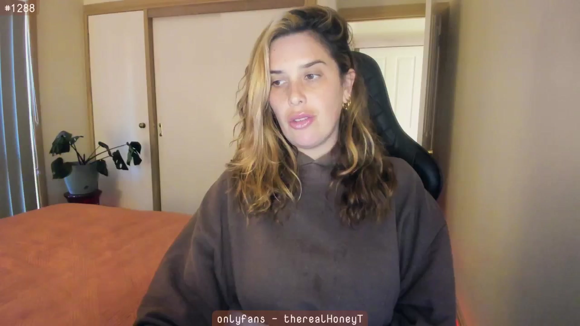 Gallery image thumbnail from HoneyTits_'s myfreecams stream on, 06/25/2024, 06:50 image 4 of 20