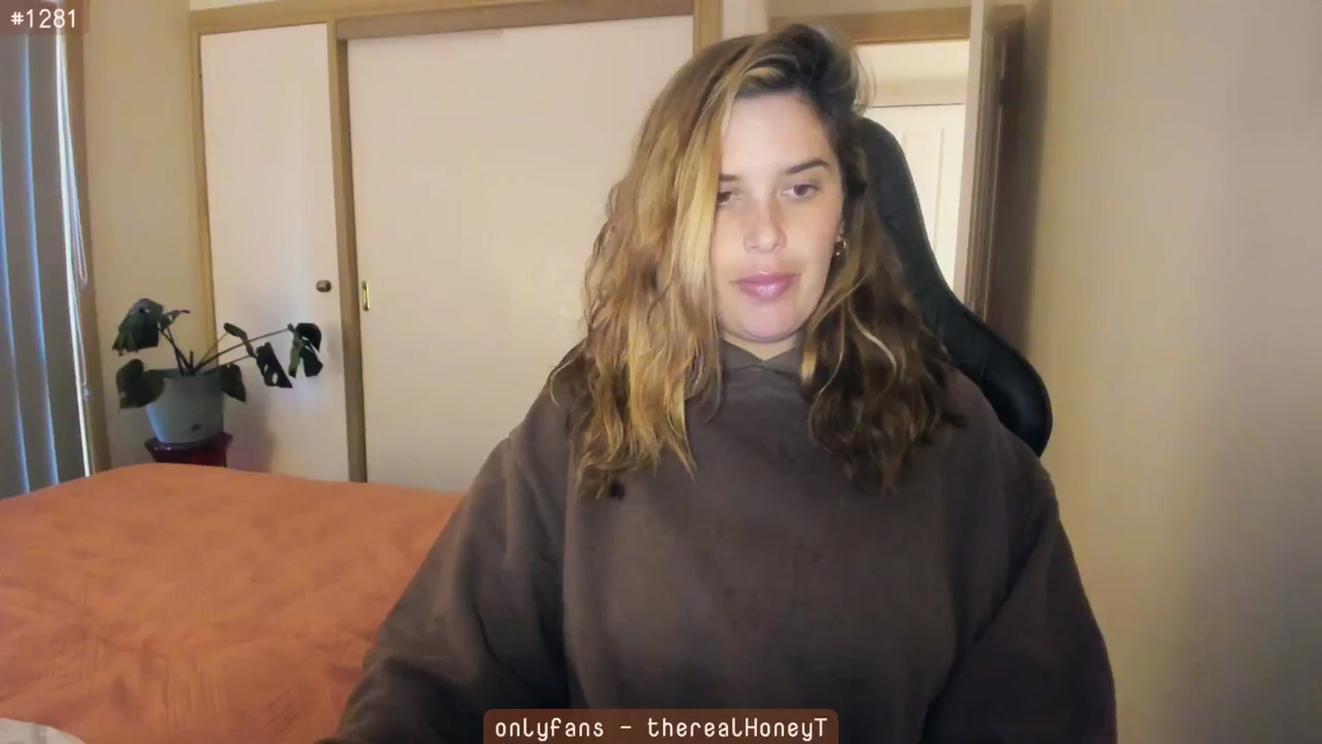 Gallery image thumbnail from HoneyTits_'s myfreecams stream on, 06/25/2024, 06:50 image 12 of 20