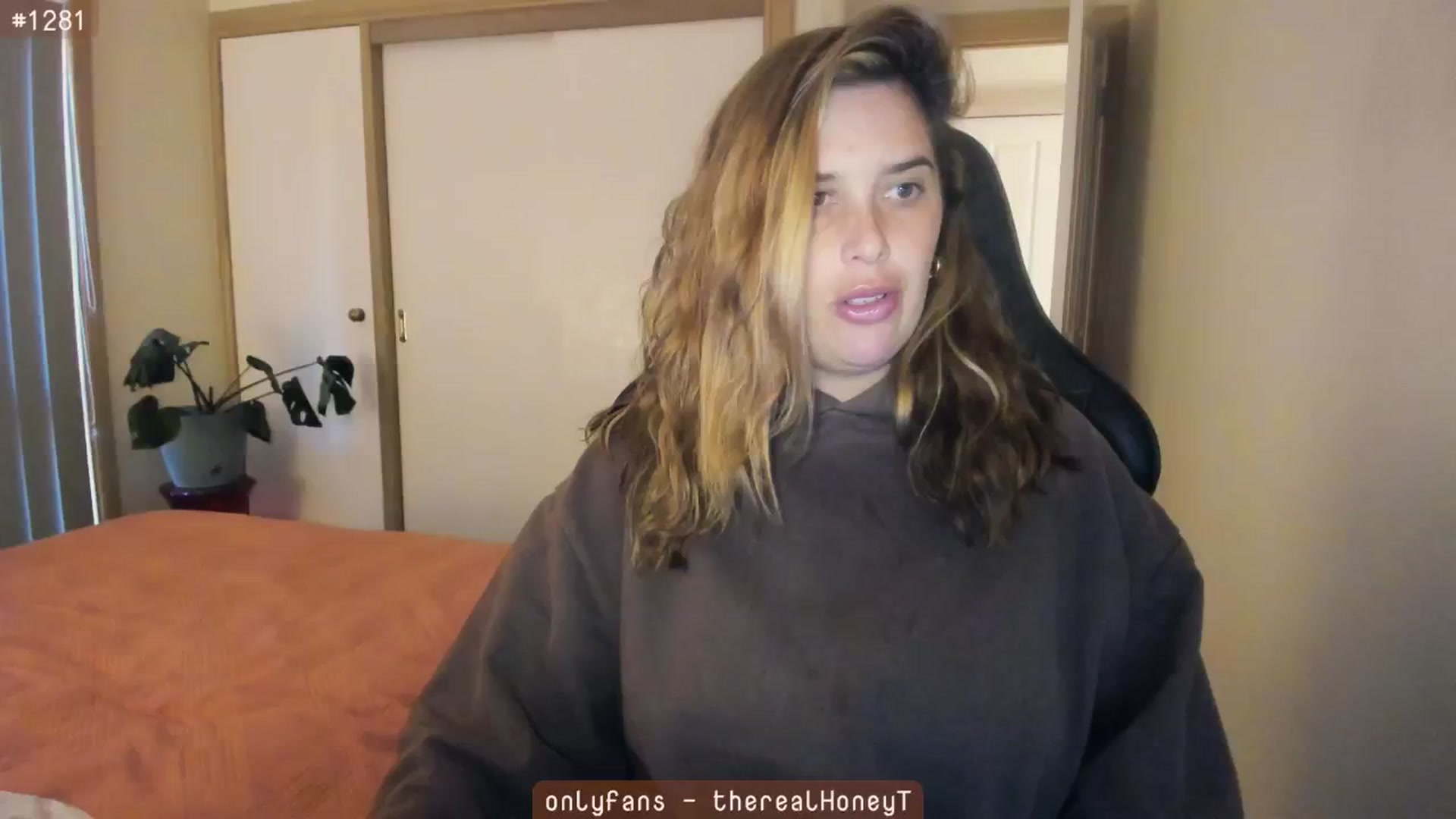 Gallery image thumbnail from HoneyTits_'s myfreecams stream on, 06/25/2024, 06:50 image 11 of 20