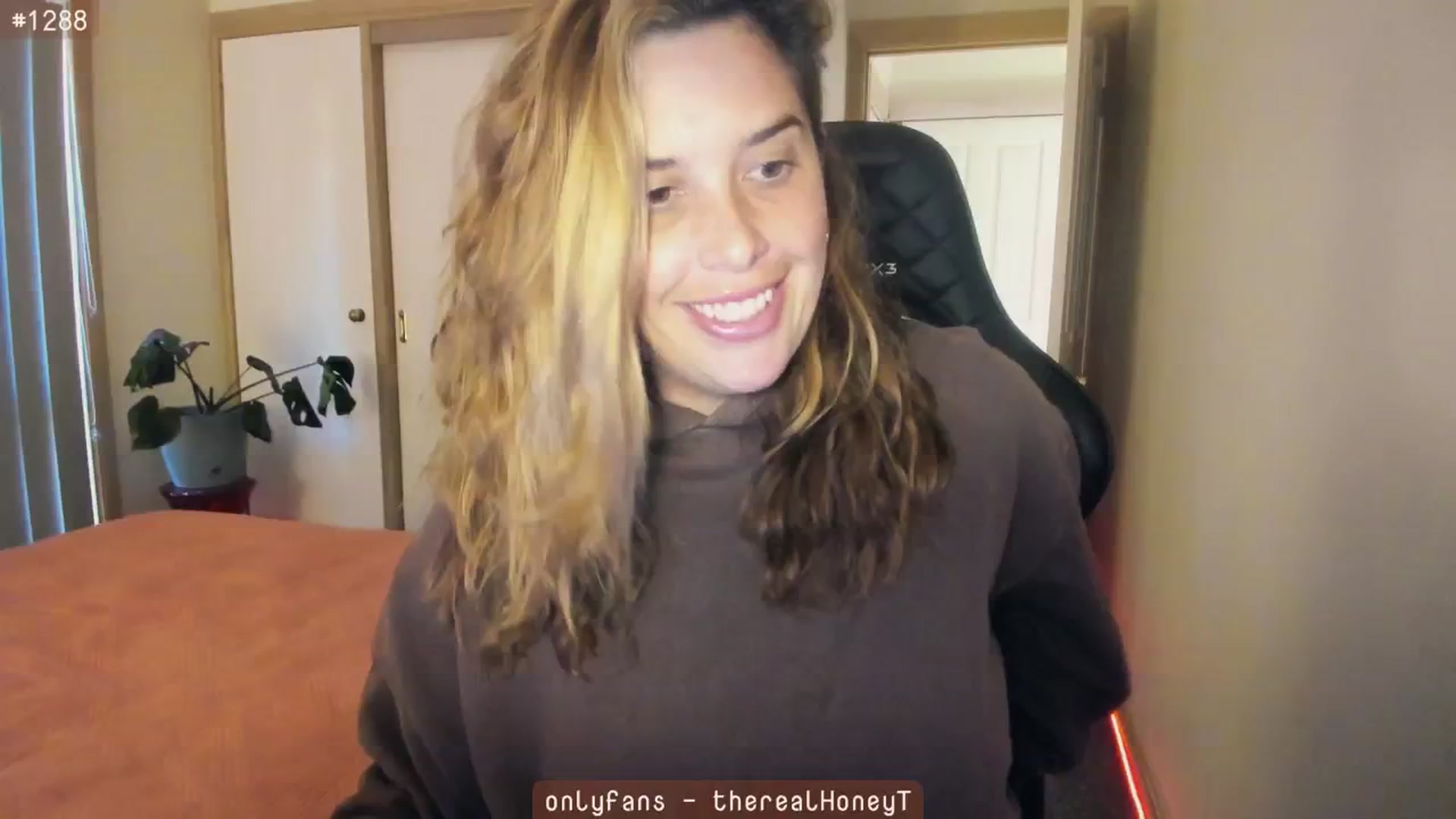 Gallery image thumbnail from HoneyTits_'s myfreecams stream on, 06/25/2024, 06:50 image 2 of 20