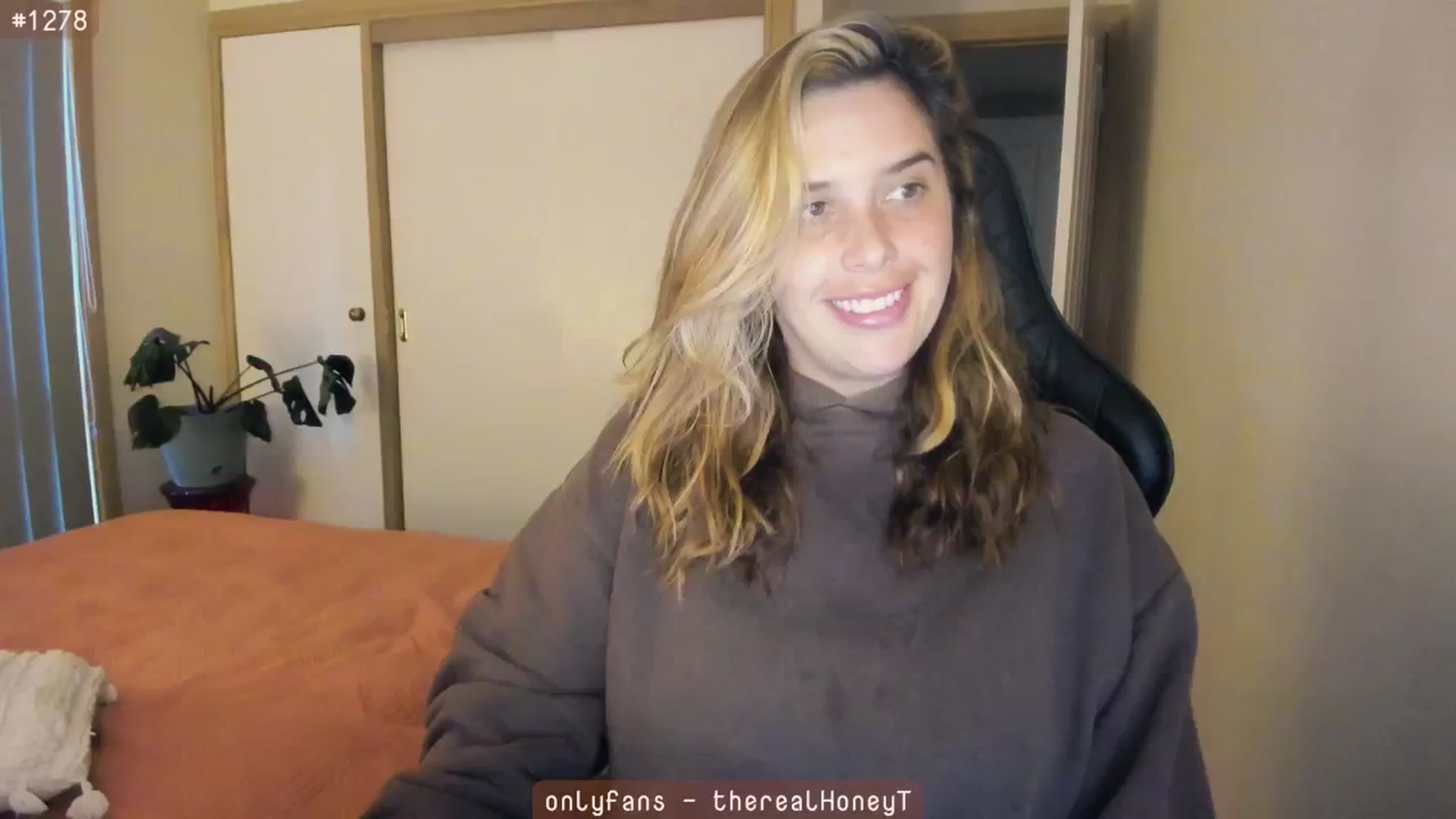 Gallery image thumbnail from HoneyTits_'s myfreecams stream on, 06/25/2024, 06:50 image 17 of 20