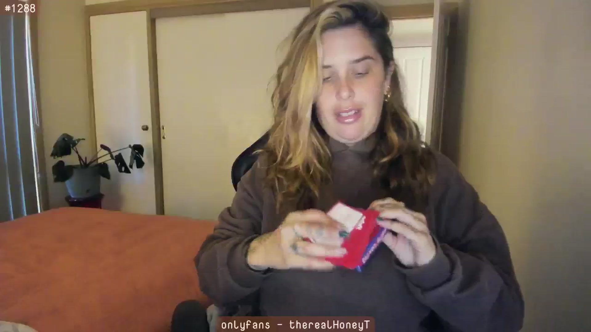 Gallery image thumbnail from HoneyTits_'s myfreecams stream on, 06/25/2024, 06:50 image 5 of 20