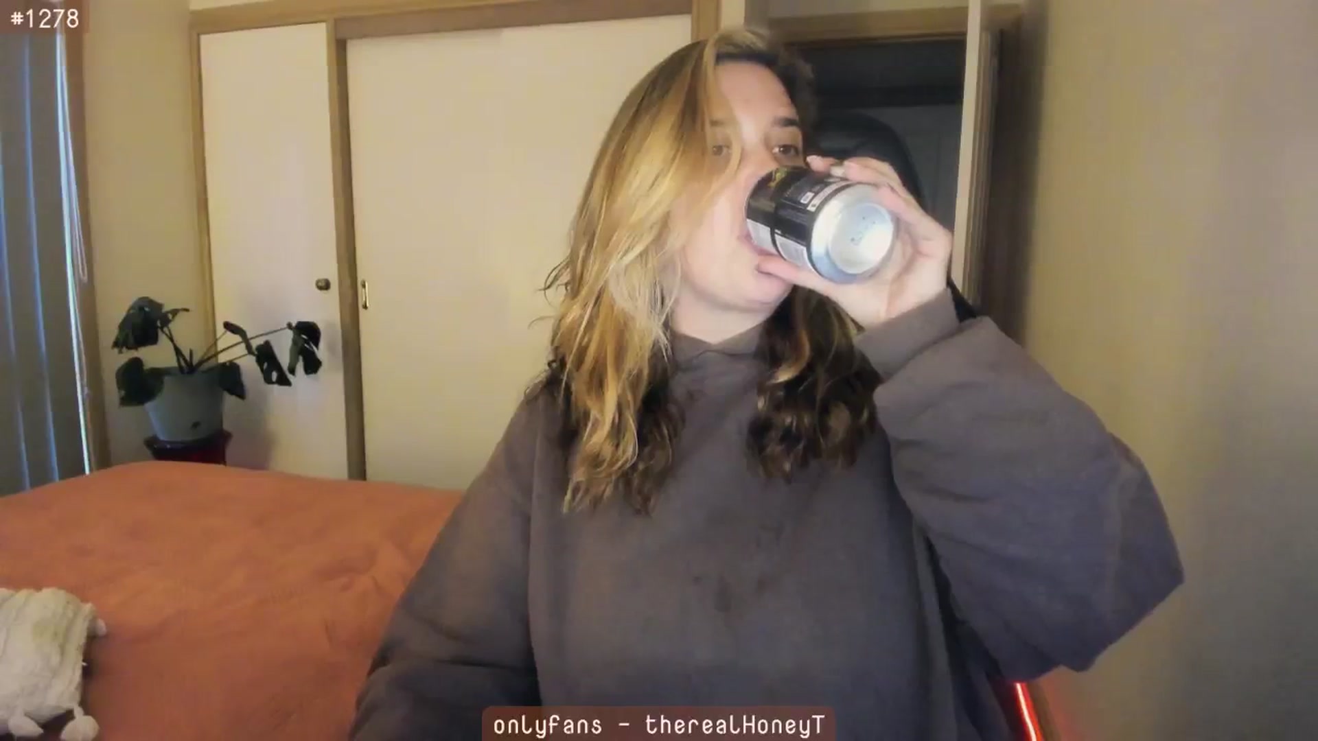 Gallery image thumbnail from HoneyTits_'s myfreecams stream on, 06/25/2024, 06:50 image 18 of 20