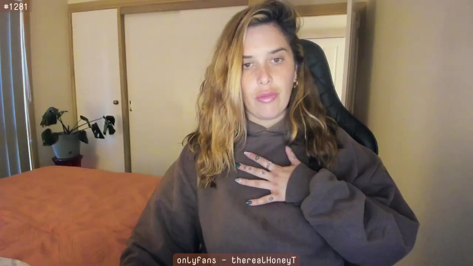 Gallery image thumbnail from HoneyTits_'s myfreecams stream on, 06/25/2024, 06:50 image 10 of 20