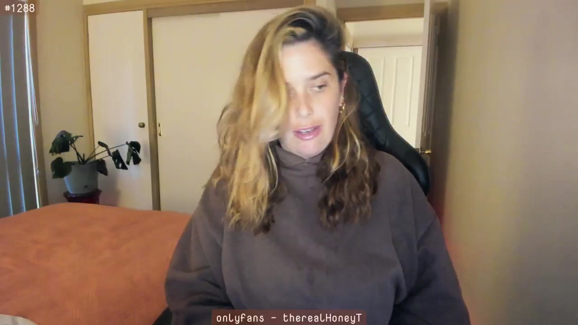 Gallery image thumbnail from HoneyTits_'s myfreecams stream on, 06/25/2024, 06:50 image 8 of 20