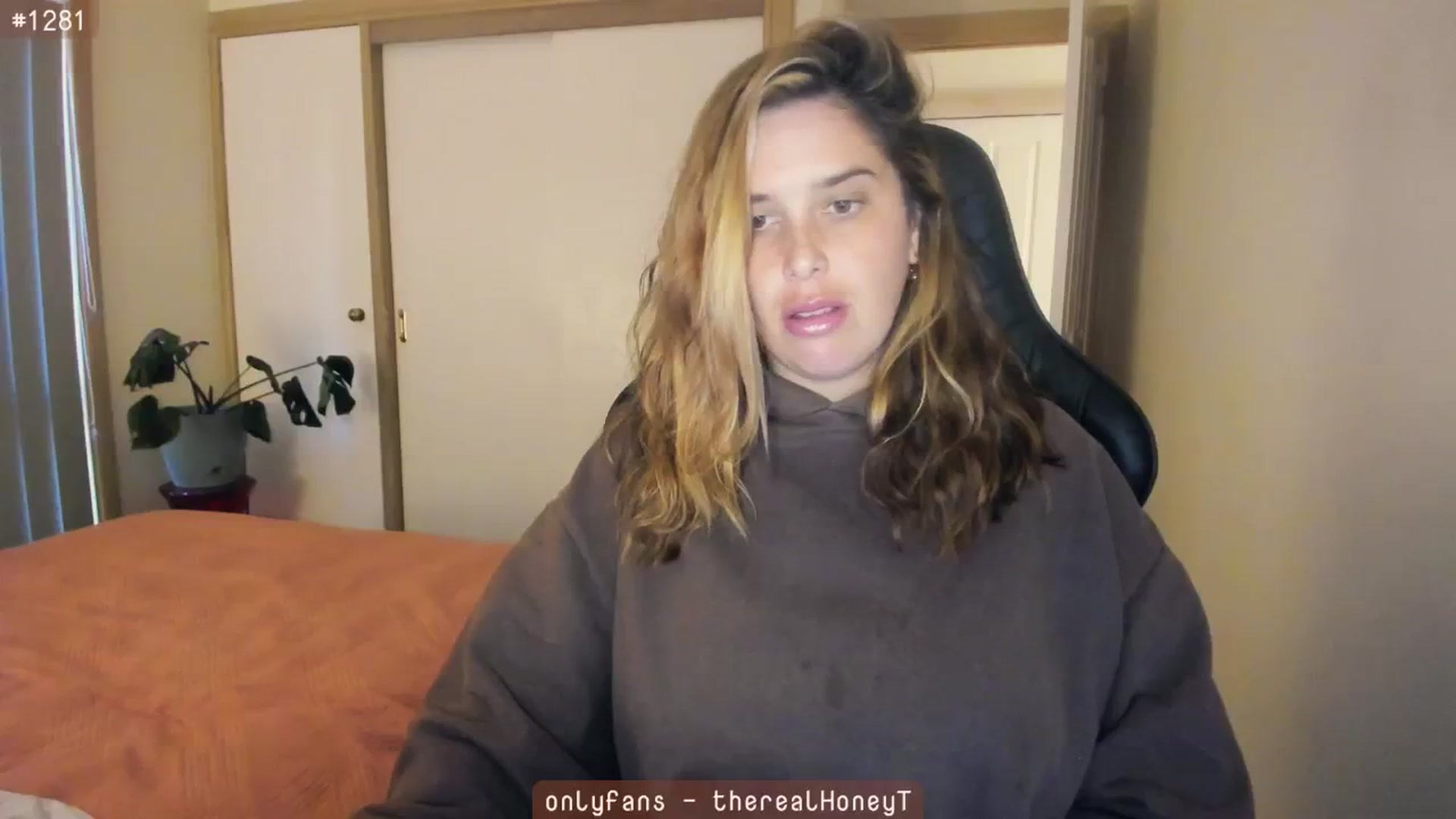 Gallery image thumbnail from HoneyTits_'s myfreecams stream on, 06/25/2024, 06:50 image 14 of 20