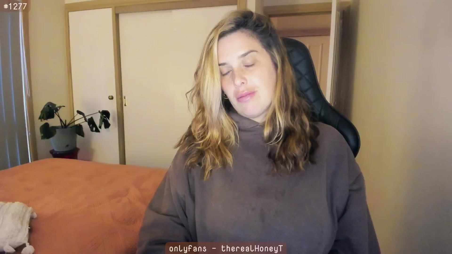 Gallery image thumbnail from HoneyTits_'s myfreecams stream on, 06/25/2024, 07:06 image 3 of 20