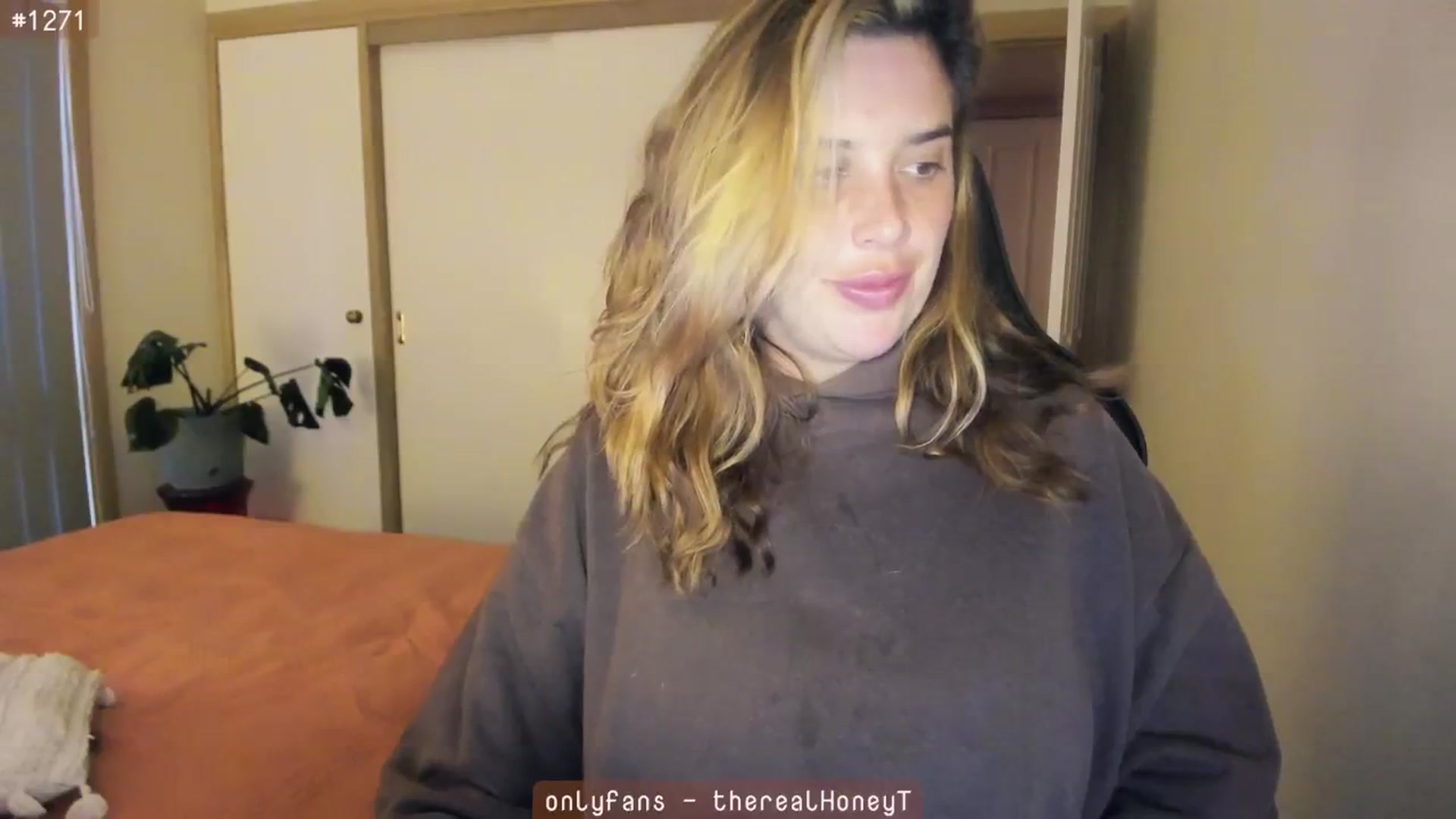 Gallery image thumbnail from HoneyTits_'s myfreecams stream on, 06/25/2024, 07:06 image 9 of 20