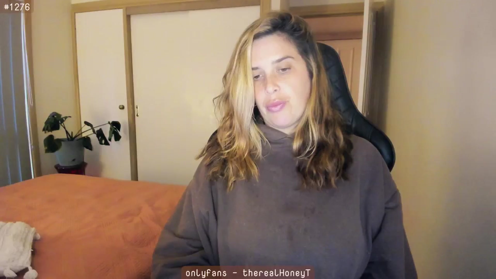 Gallery image thumbnail from HoneyTits_'s myfreecams stream on, 06/25/2024, 07:06 image 4 of 20