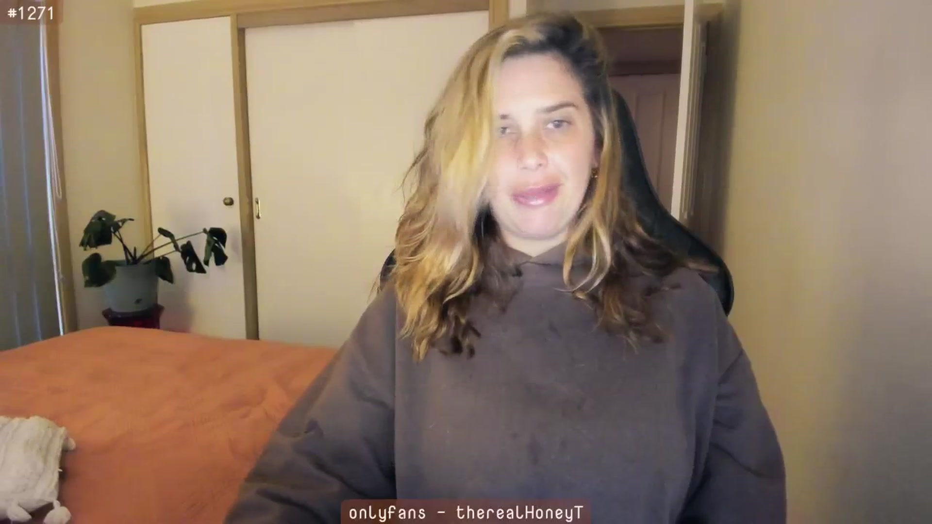 Gallery image thumbnail from HoneyTits_'s myfreecams stream on, 06/25/2024, 07:06 image 11 of 20