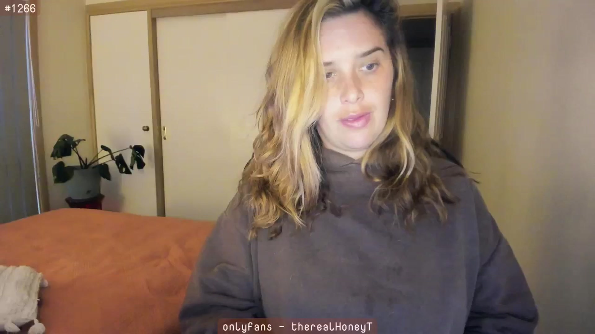 Gallery image thumbnail from HoneyTits_'s myfreecams stream on, 06/25/2024, 07:06 image 17 of 20
