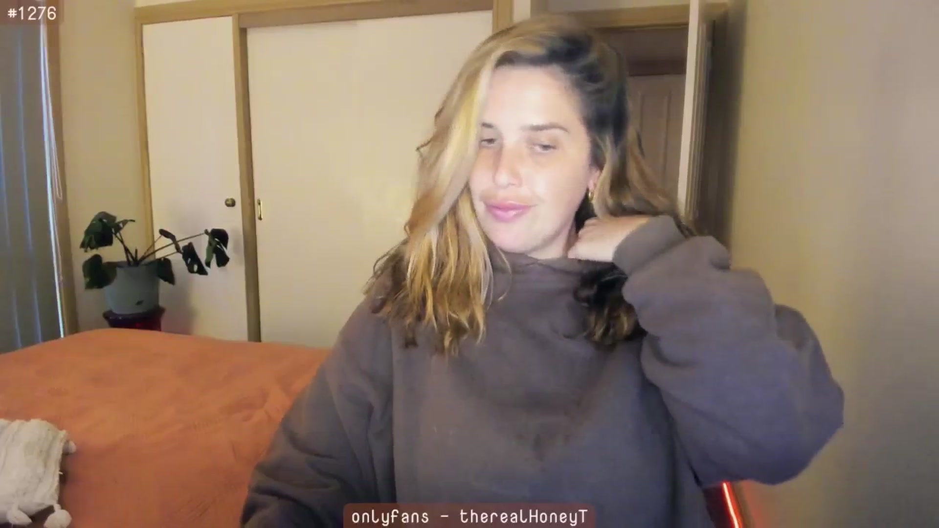 Gallery image thumbnail from HoneyTits_'s myfreecams stream on, 06/25/2024, 07:06 image 6 of 20