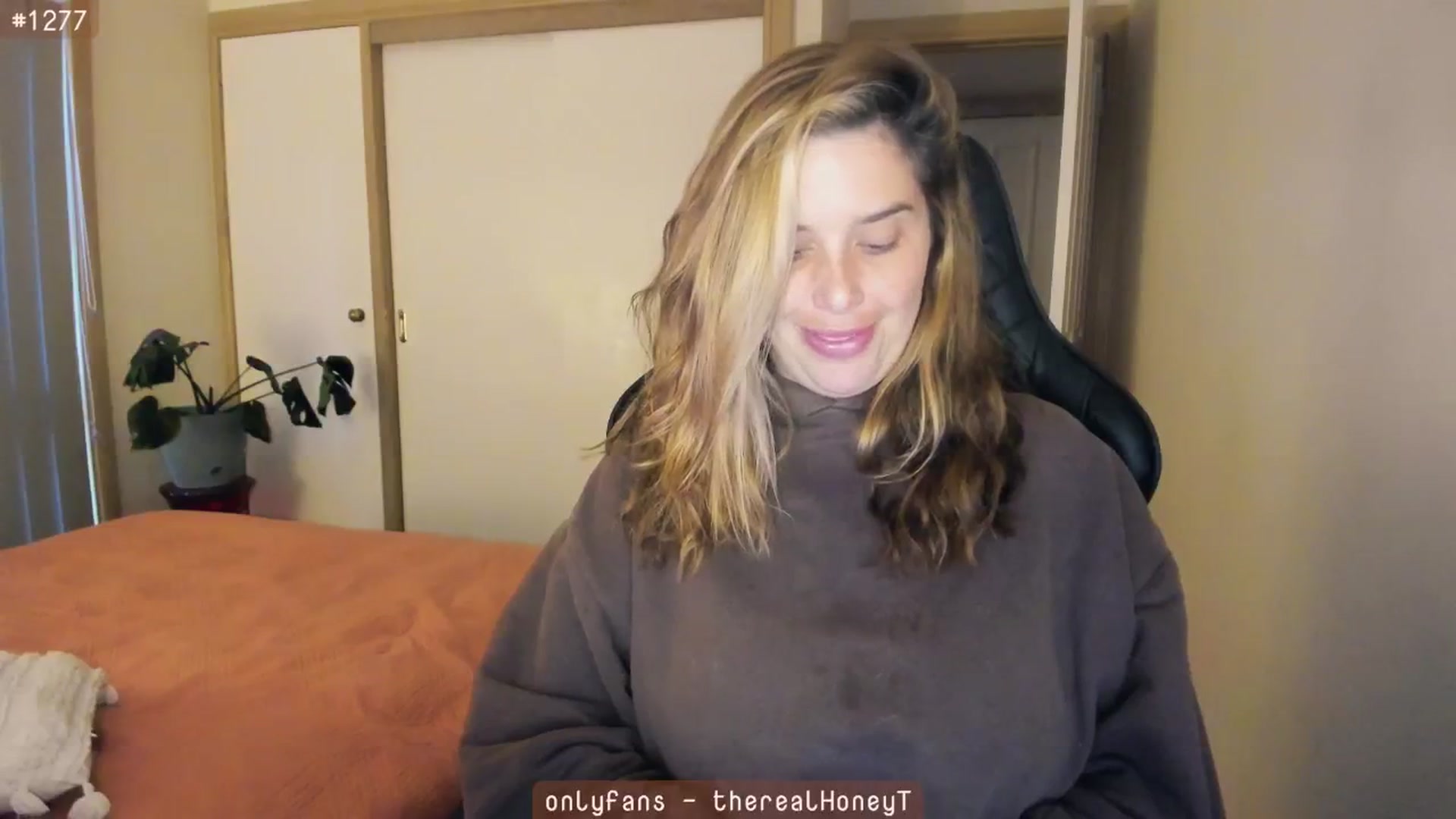 Gallery image thumbnail from HoneyTits_'s myfreecams stream on, 06/25/2024, 07:06 image 2 of 20