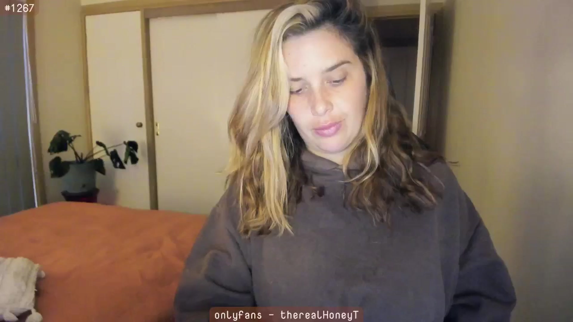 Gallery image thumbnail from HoneyTits_'s myfreecams stream on, 06/25/2024, 07:06 image 15 of 20