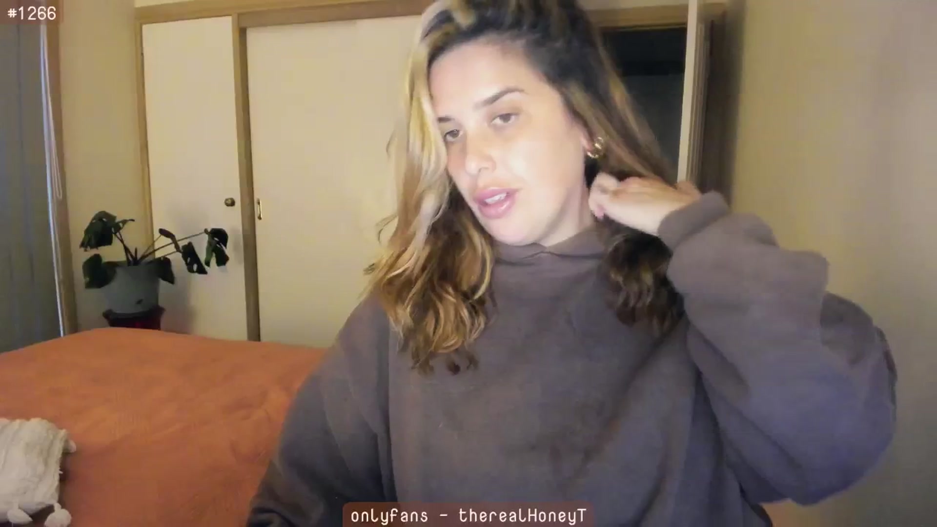 Gallery image thumbnail from HoneyTits_'s myfreecams stream on, 06/25/2024, 07:06 image 20 of 20