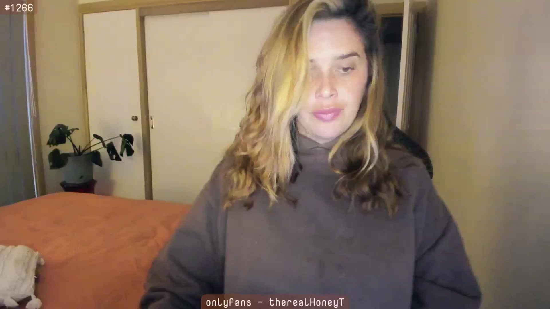 Gallery image thumbnail from HoneyTits_'s myfreecams stream on, 06/25/2024, 07:06 image 18 of 20