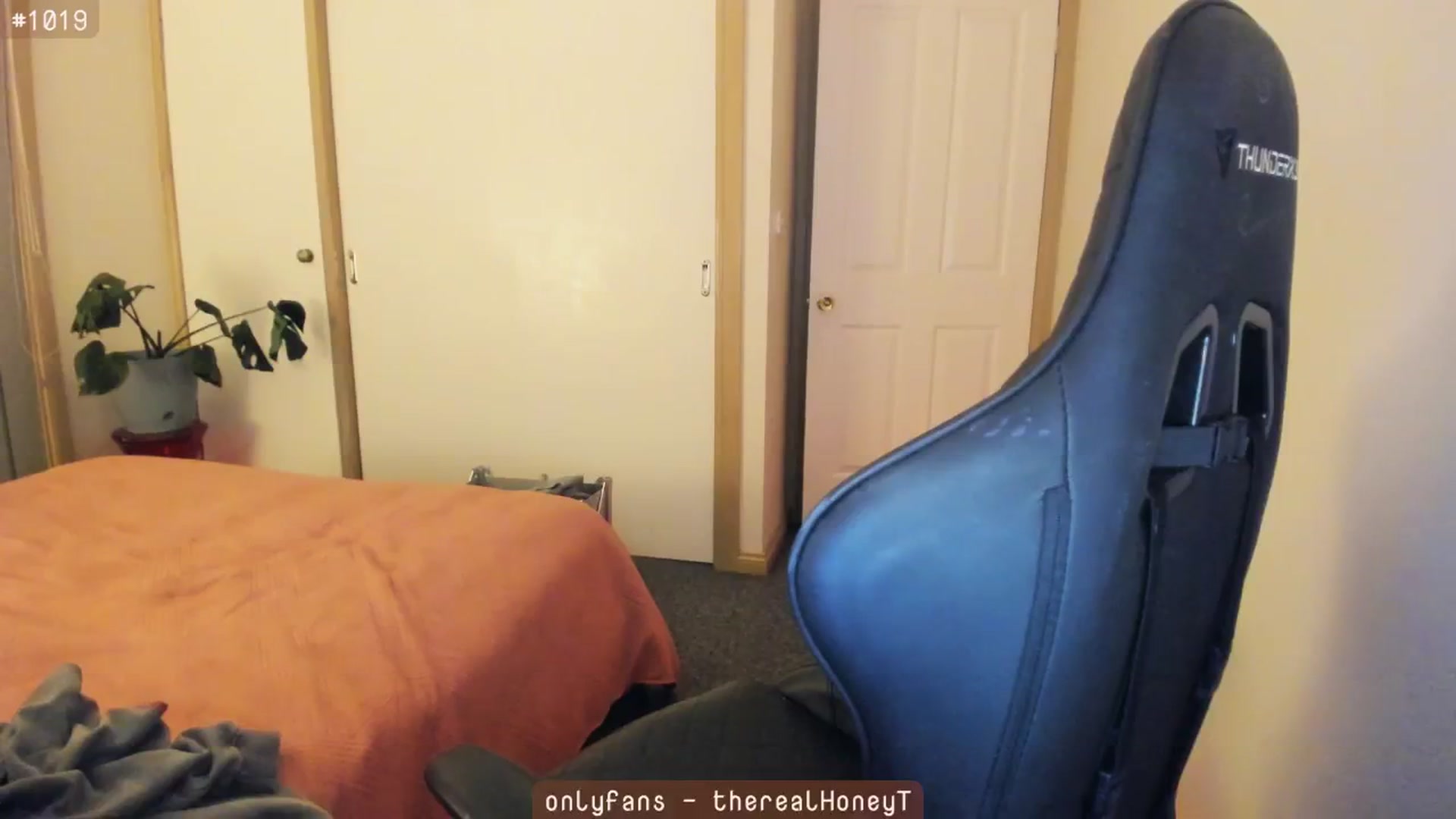 Gallery image thumbnail from HoneyTits_'s myfreecams stream on, 06/28/2024, 12:05 image 8 of 20