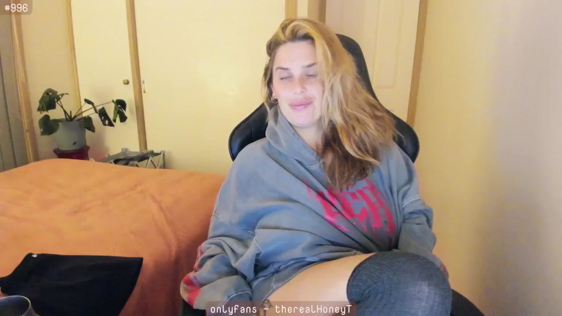 Gallery image thumbnail from HoneyTits_'s myfreecams stream on, 06/28/2024, 12:05 image 19 of 20