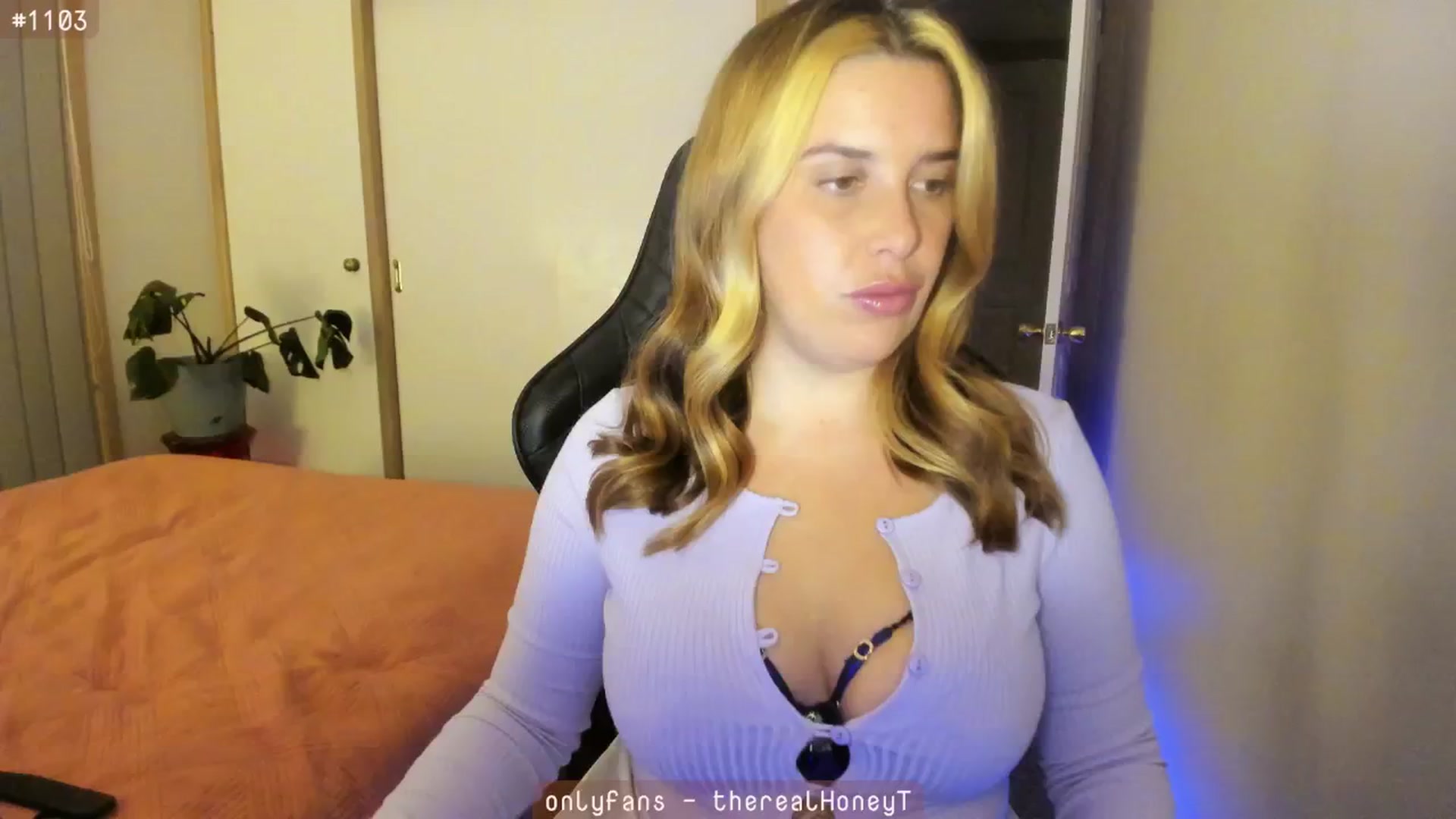 Gallery image thumbnail from HoneyTits_'s myfreecams stream on, 06/30/2024, 08:18 image 6 of 20