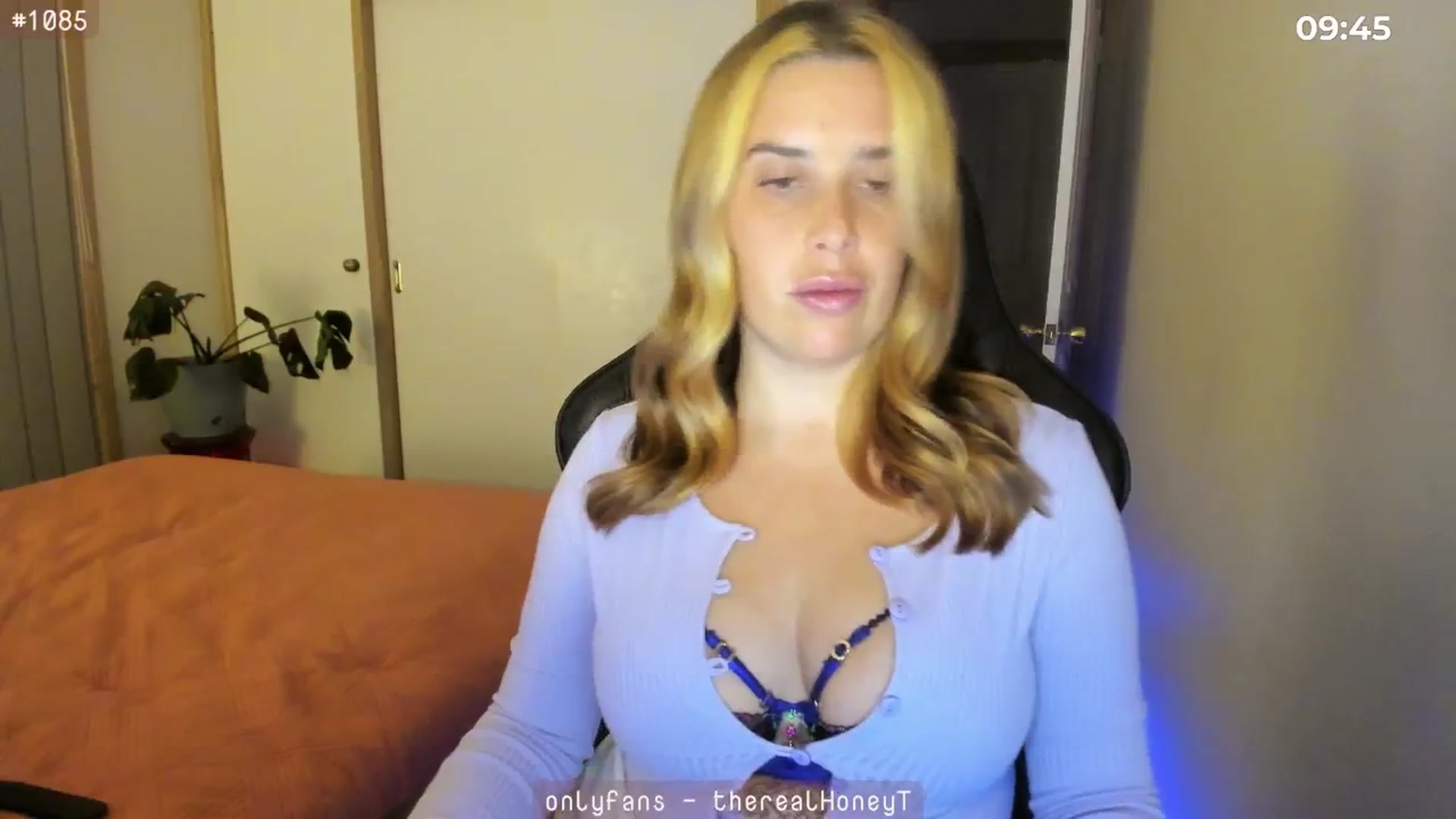 Gallery image thumbnail from HoneyTits_'s myfreecams stream on, 06/30/2024, 09:05 image 15 of 20
