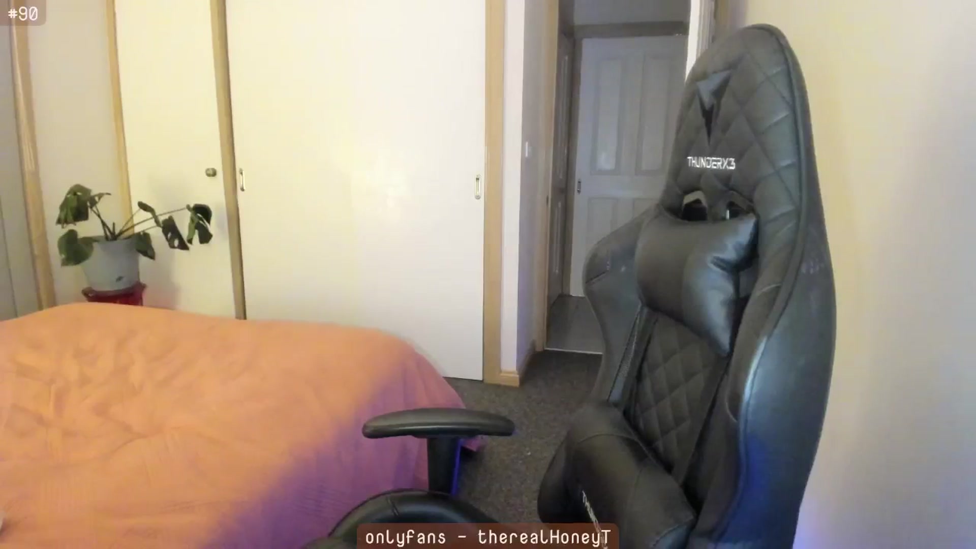 Gallery image thumbnail from HoneyTits_'s myfreecams stream on, 07/01/2024, 10:36 image 8 of 20